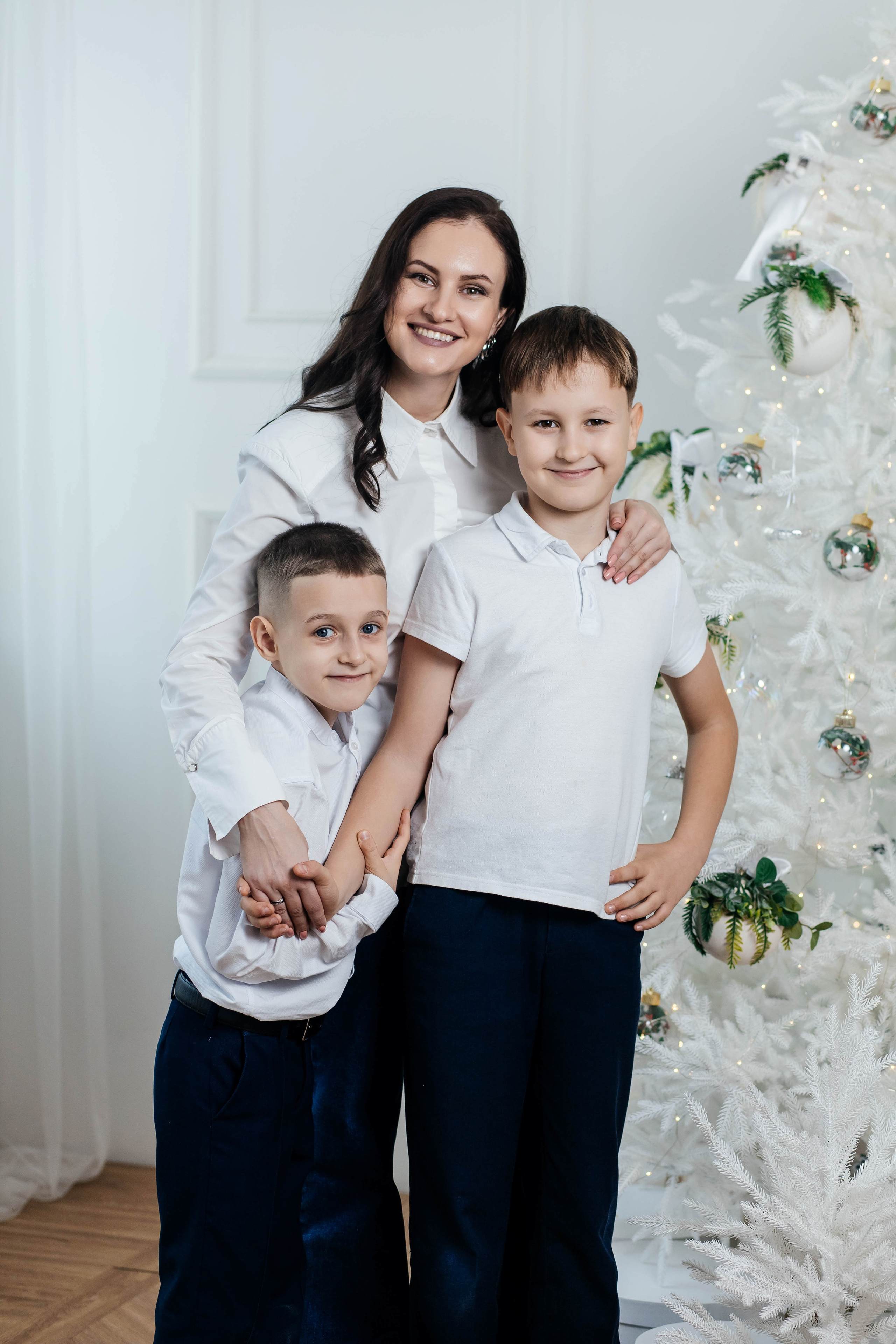 Семейная фотосессия большой семьи НГ 2026. Женский фотограф в Оренбурге Ирина Заводчикова