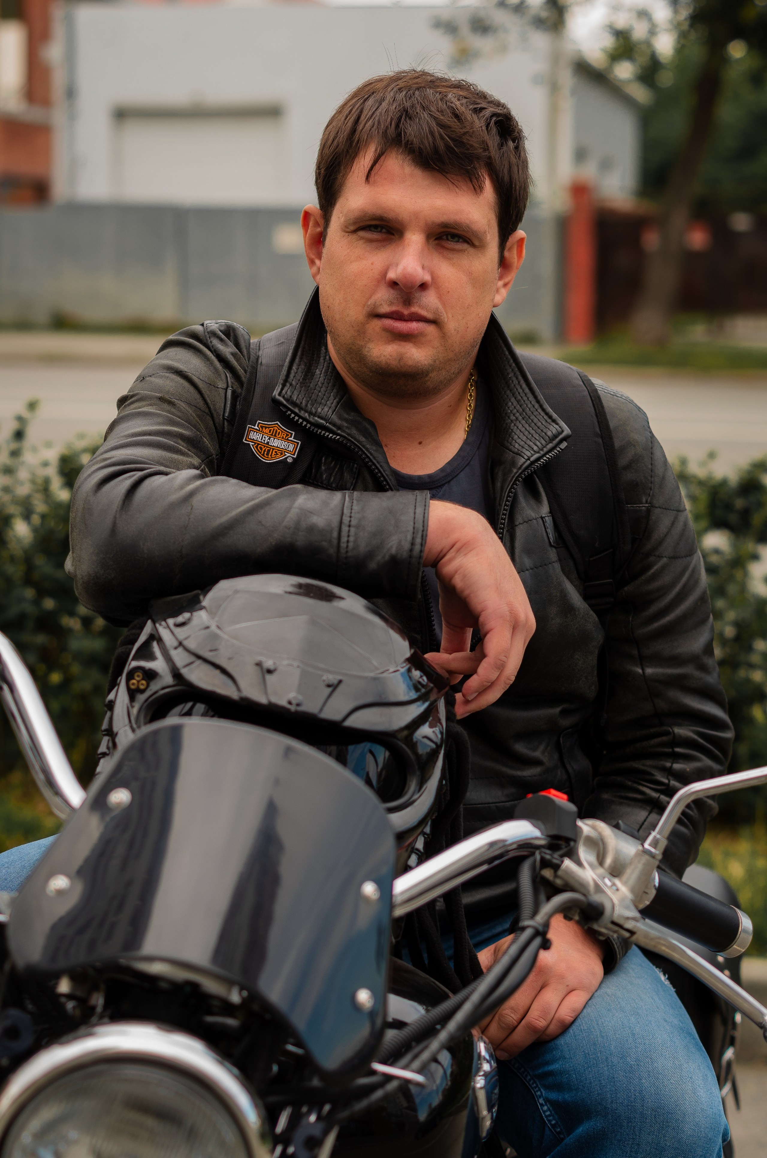 Мужской портрет: мотоцикл. Фотограф Марина Доглядная Челябинск фотосессии с лошадьми, мотоциклами