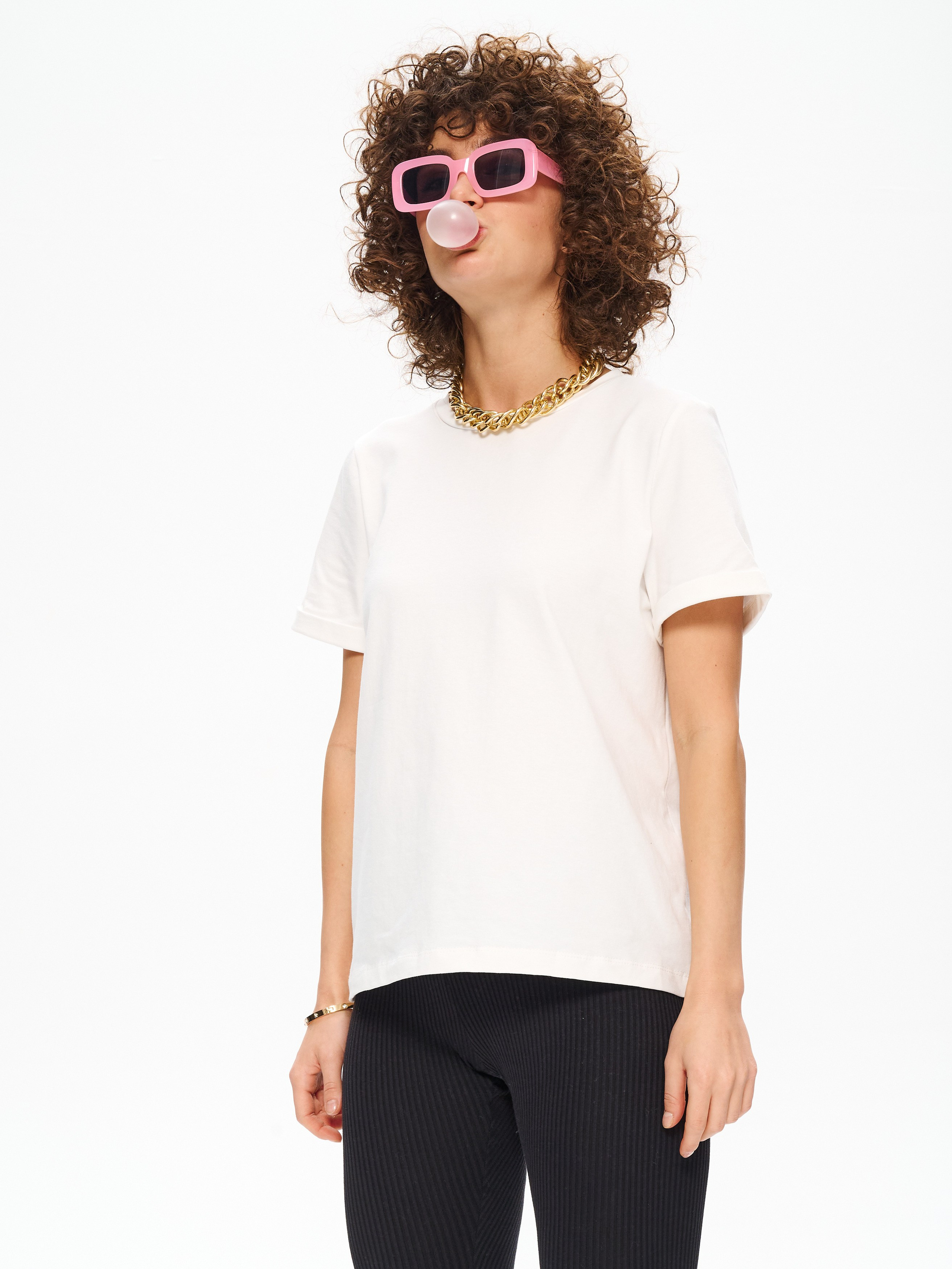 Каталоги на белом фоне. Лучший фотограф для брендов в Москве, съемки для маркетплейсов