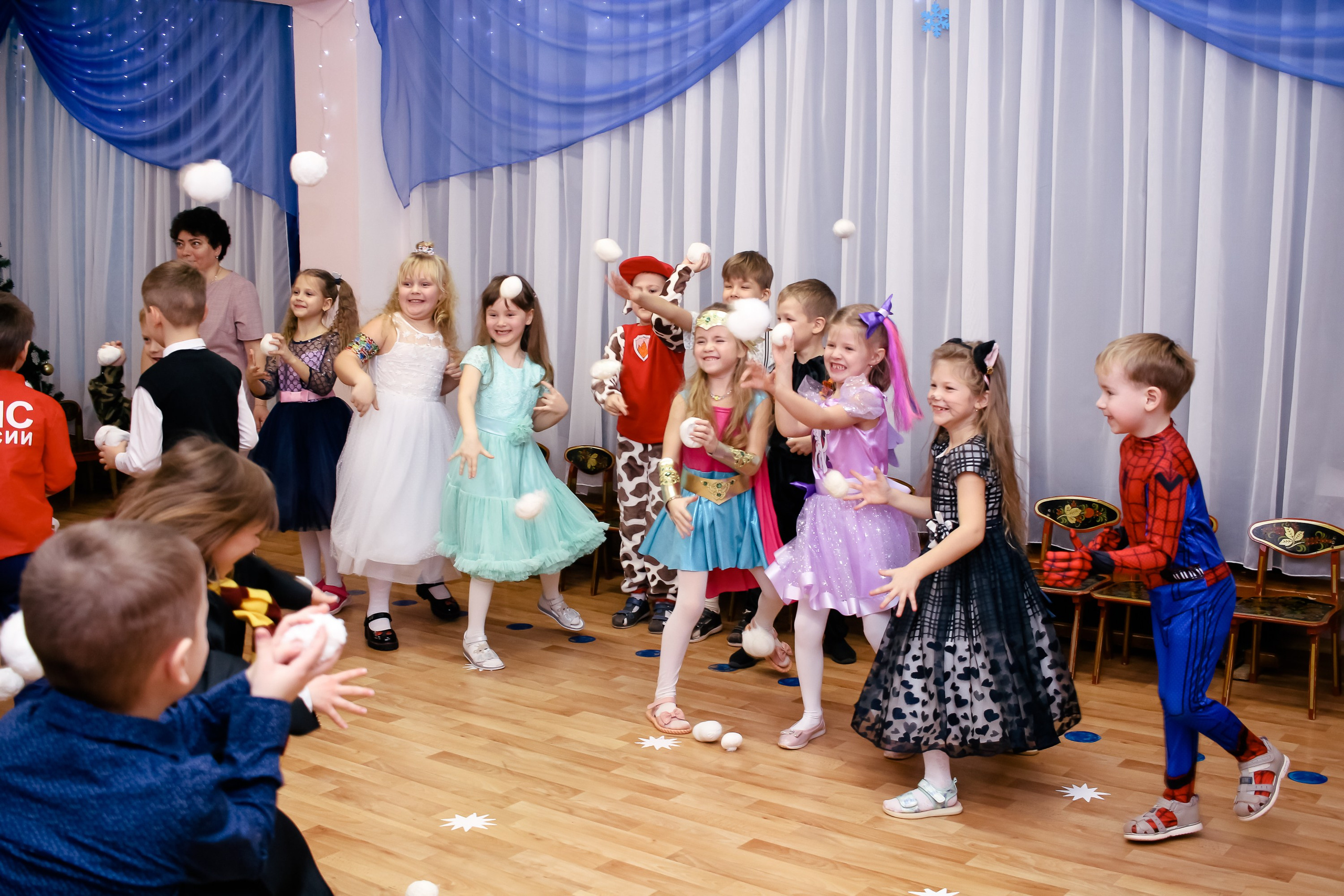 Новогодний утренник. Фотограф Великий Новгород Татьяна Чиглинцева
