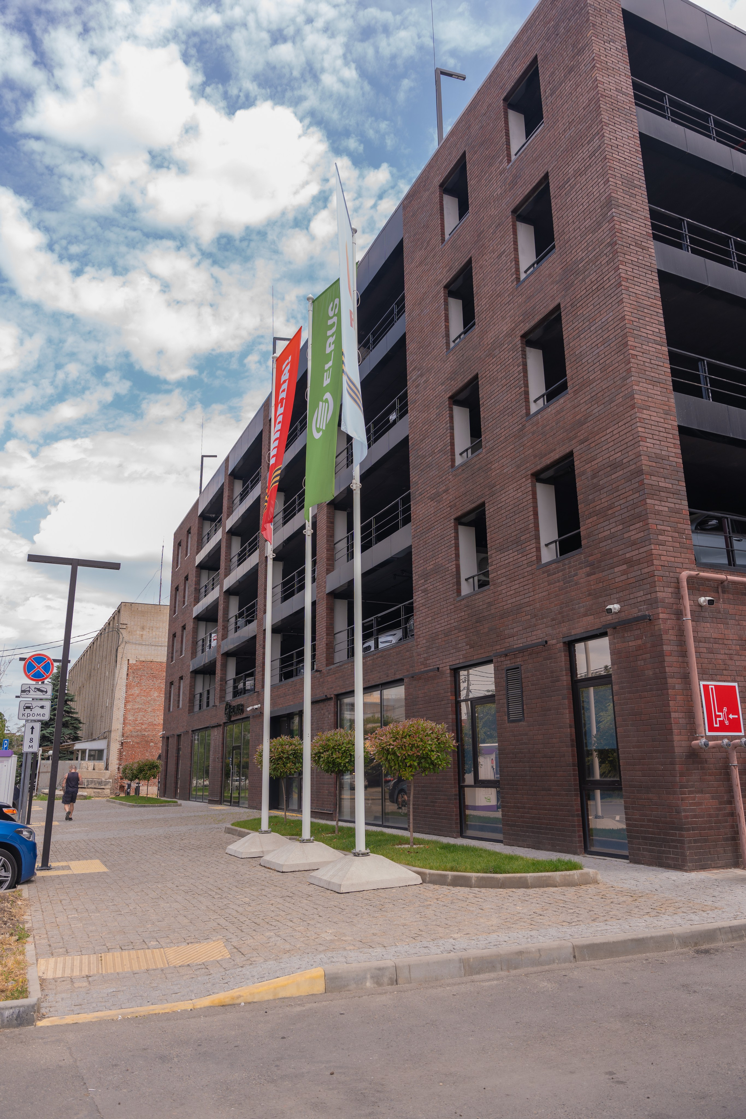 Интерьерная фотосъемка автосалона Elrus в Краснодаре. Zeekr, LiXiang Профессиональная фотосъемка интерьера премиум-автосалона в Краснодаре. Шедевры для Вас! Фотограф и Видеограф в Краснодаре Пахиев Руслан