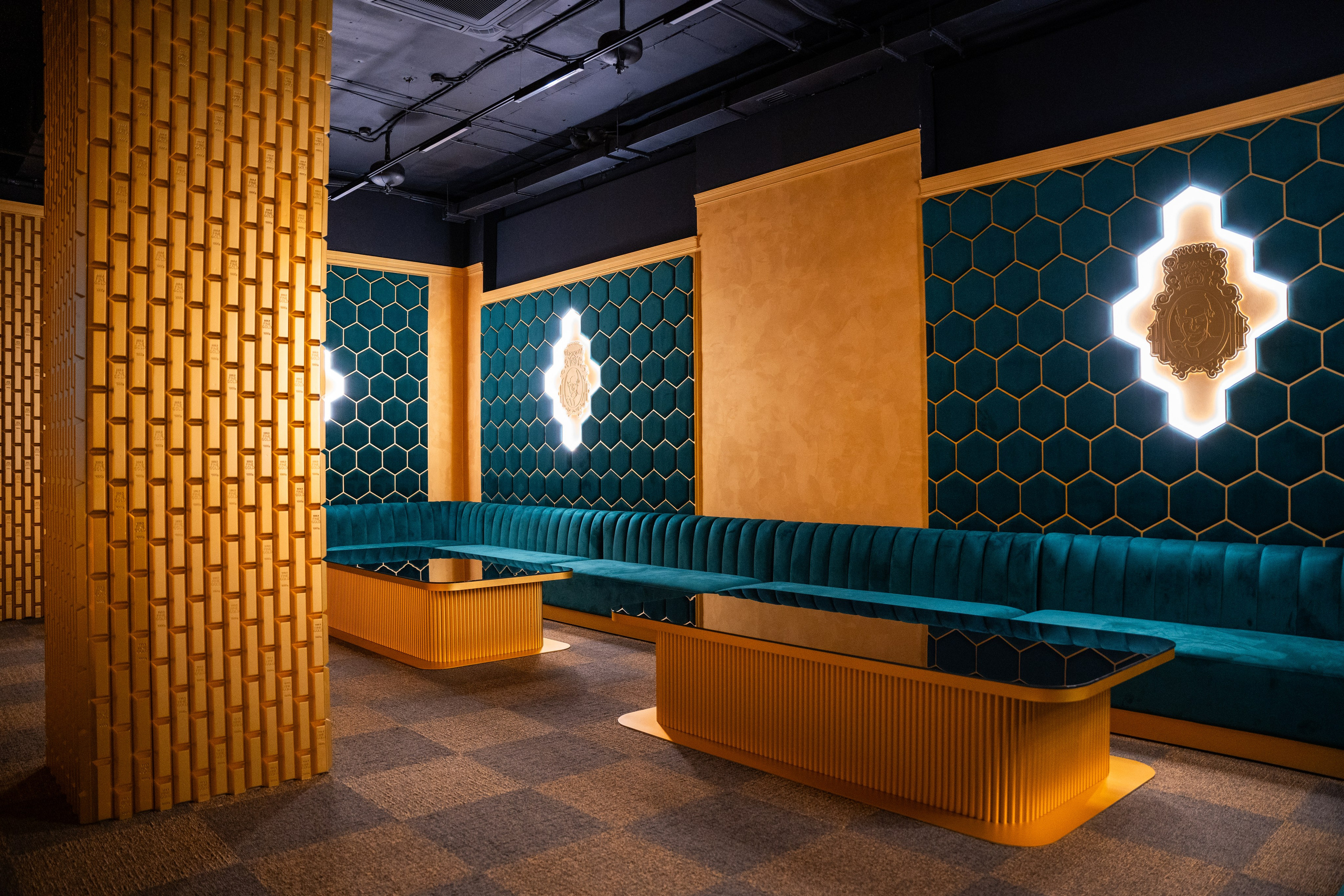 Фотосъемка интерьера стриптиз-клуба Hefner — элитный клуб Краснодара. Интерьерная фотосъемка клуба Hefner в Краснодаре — профессионально. Шедевры для Вас! Фотограф и Видеограф в Краснодаре Пахиев Руслан