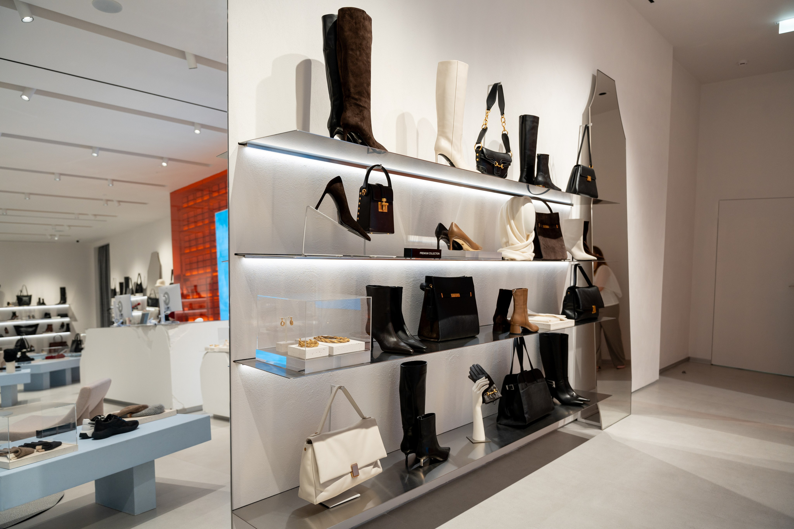 Интерьерная фотосъемка магазина Ekonika в Краснодаре — обувной бренд Профессиональная фотосъемка Ekonika — фирменный магазин в Краснодаре. Шедевры для Вас! Фотограф и Видеограф в Краснодаре Пахиев Руслан