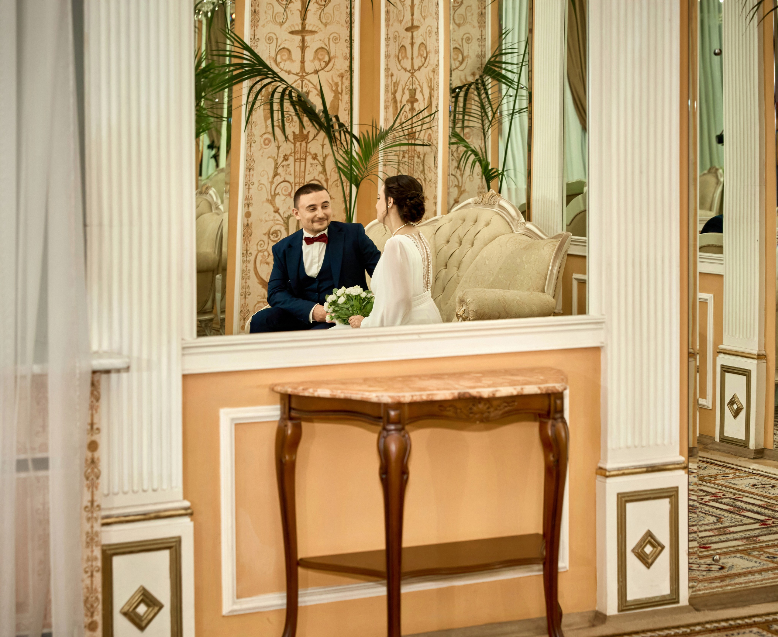 Свадебная фотосессия в студии и регистрация брака в Грибоедовском ЗАГСе