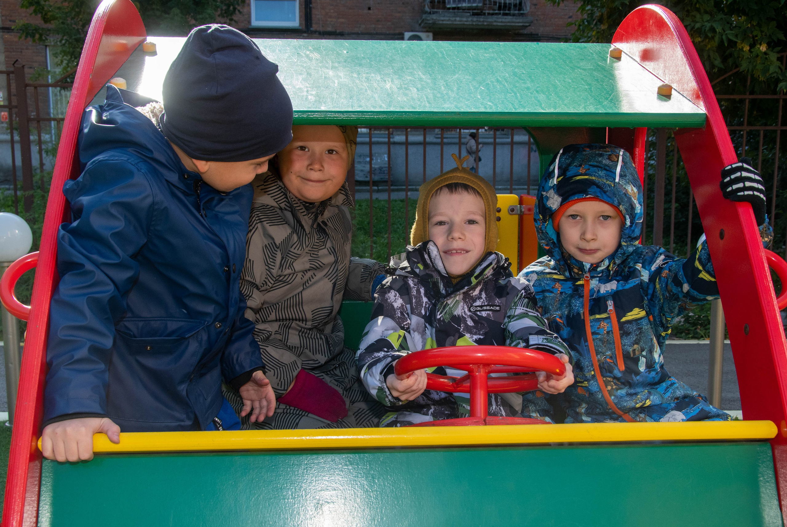 2023 г. День дошкольного работника и прогулка. Репортажный и детский фотограф в Новосибирске