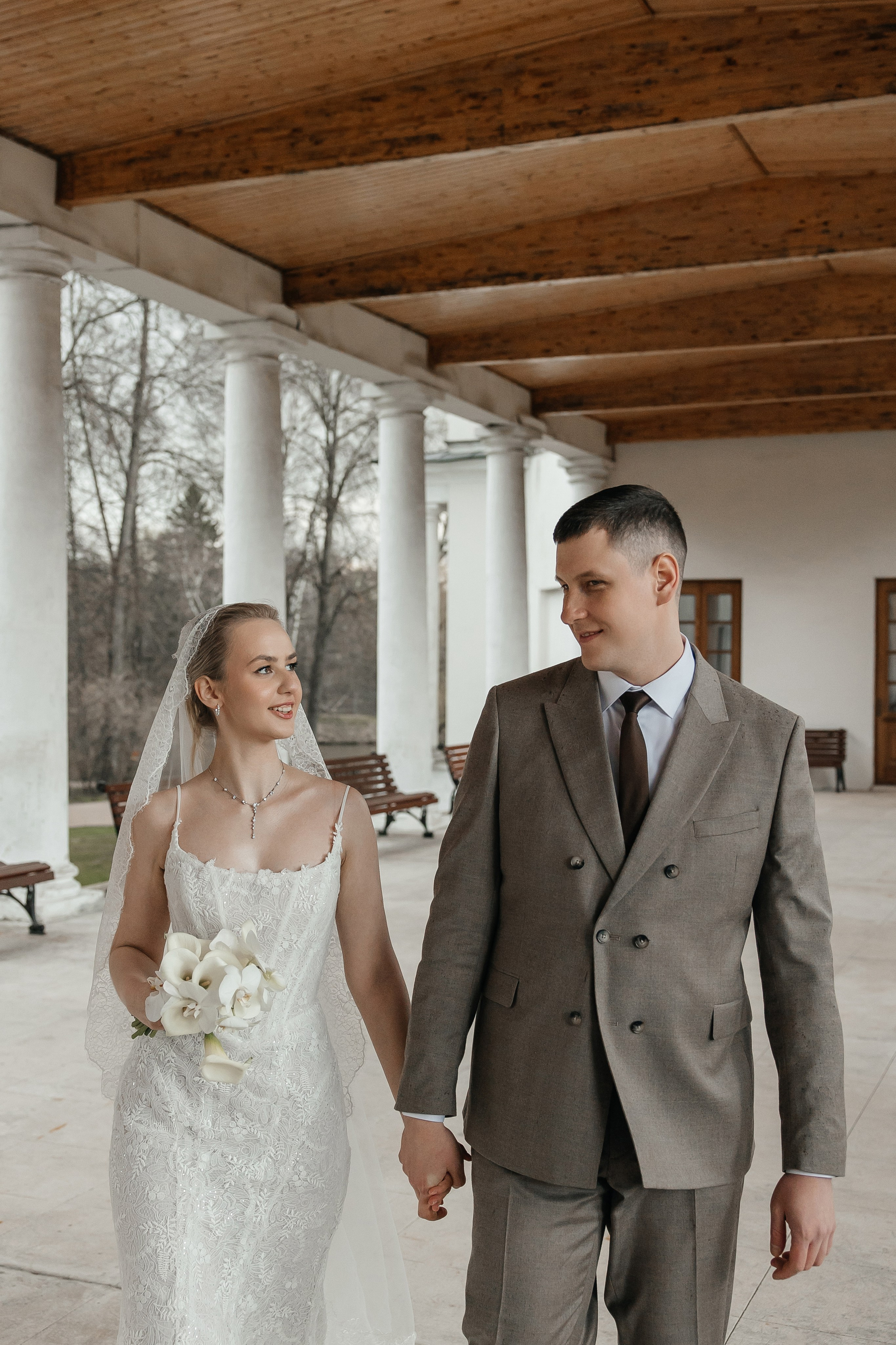 Свадебная фотосессия в Усадьбе Остафьево. Свадебный фотограф в Москве Дарья Олендарёва