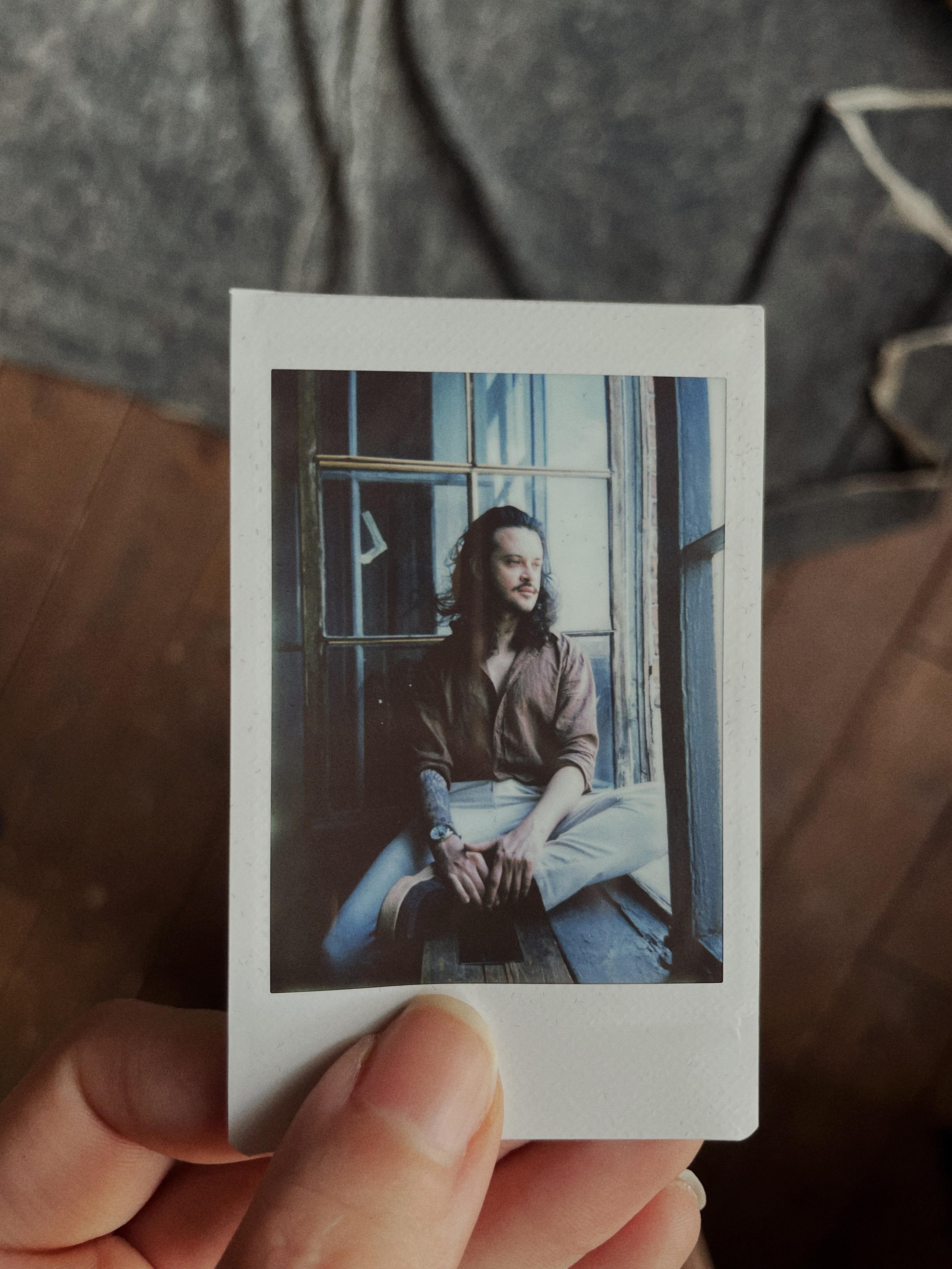 Кадры на инстакс instax моментальная фотография. Фотограф про чувства, моменты, любовь. свадебный и портретный фотограф