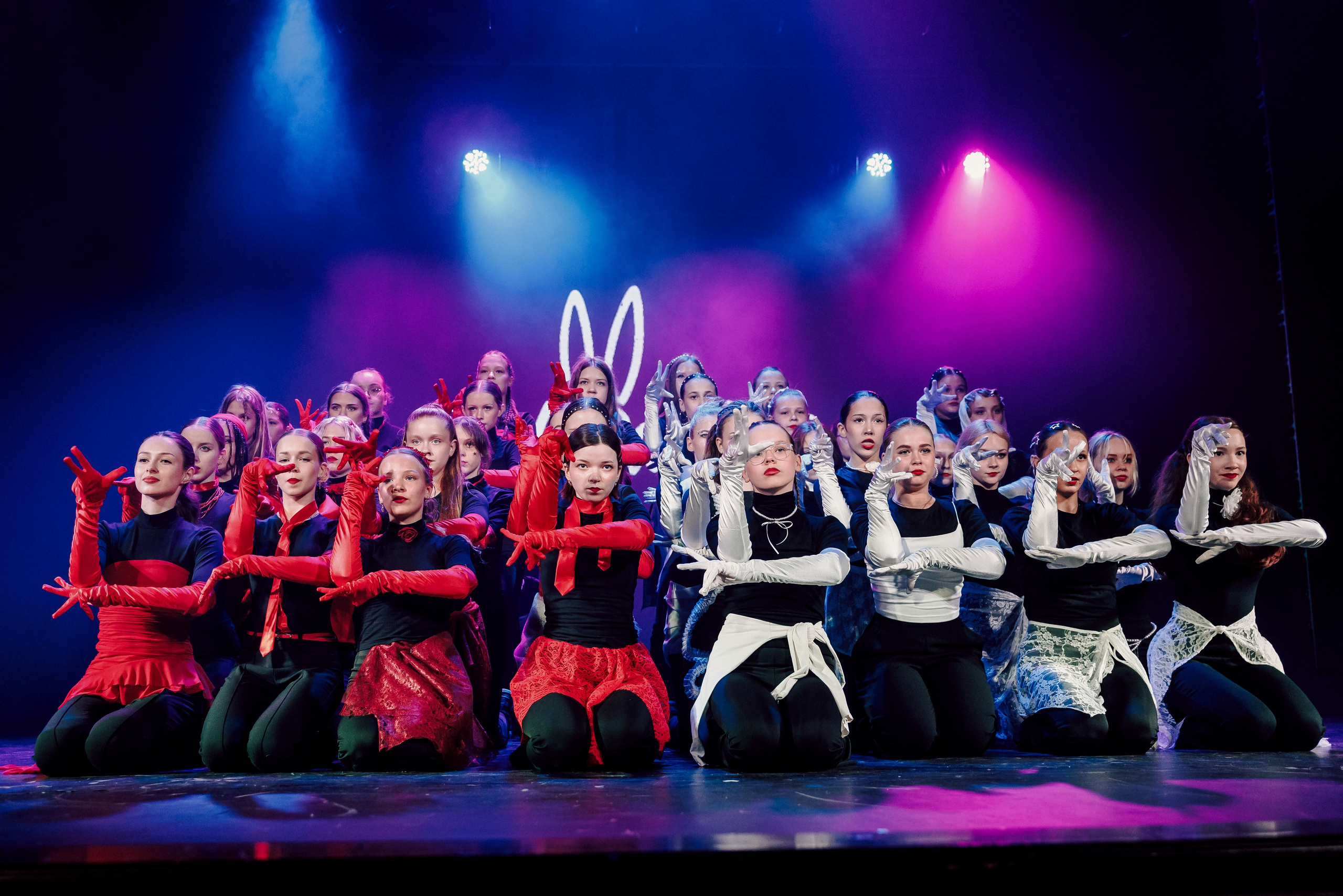 Отчётный концерт танцевальной школы «Red Rabbits» 2025. Лёшка Варзегов — фотограф