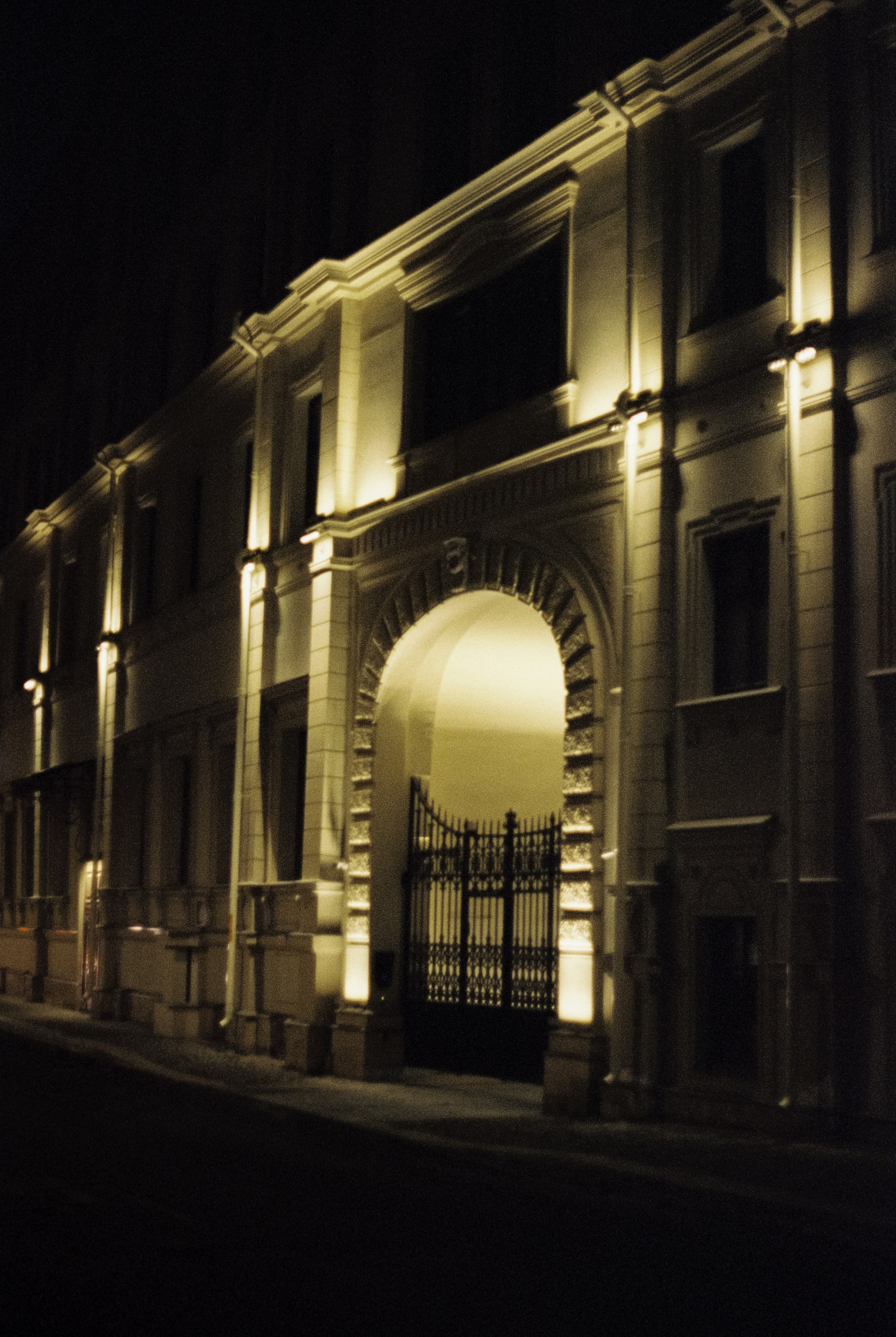 Москва вечером на пленку  Kodak Vision 3 500T