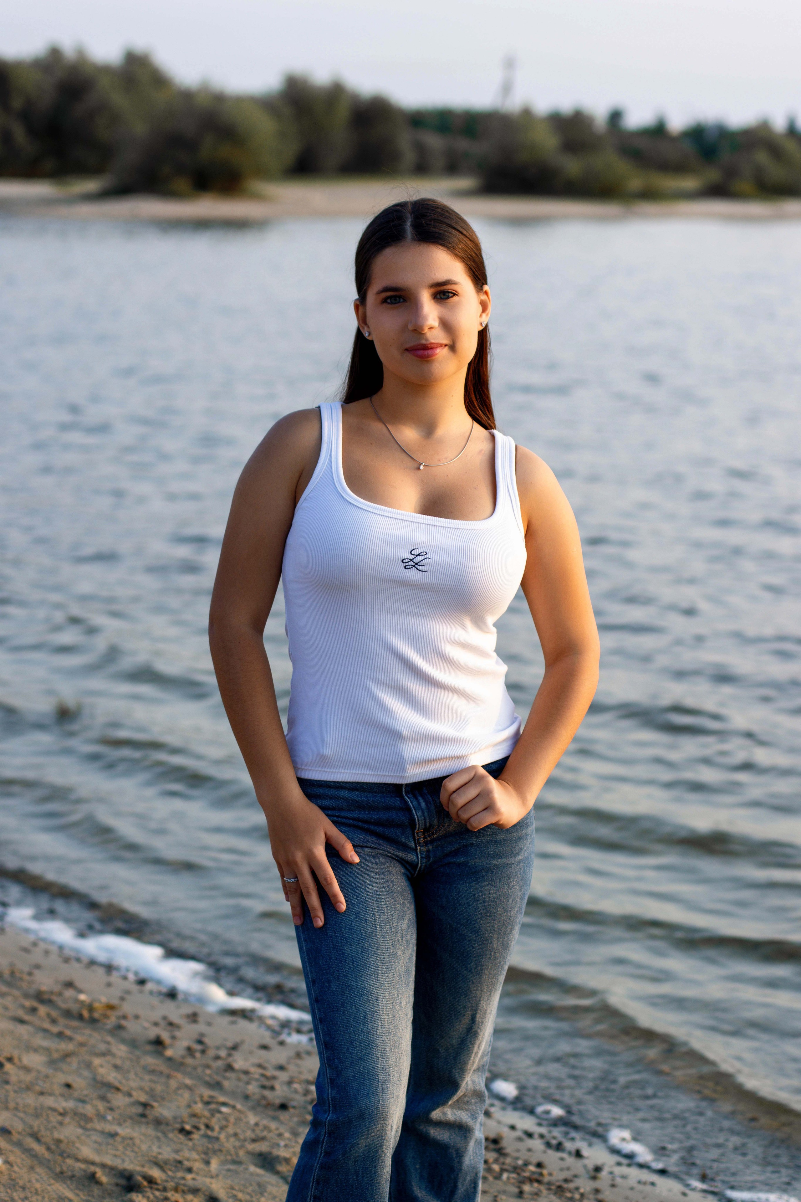 Эмилия у озера. Фотограф Татьяна Матрос