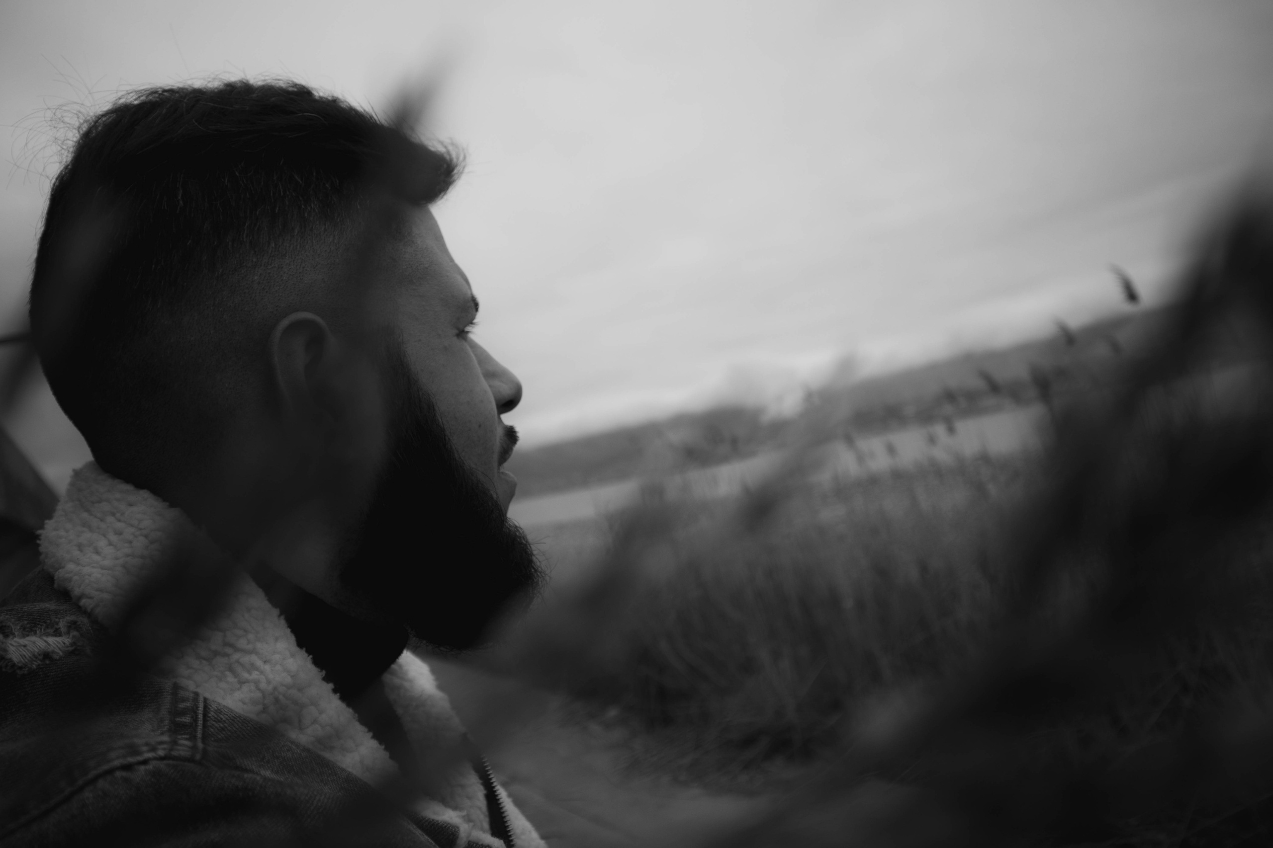 О. Уличный фотограф Города N