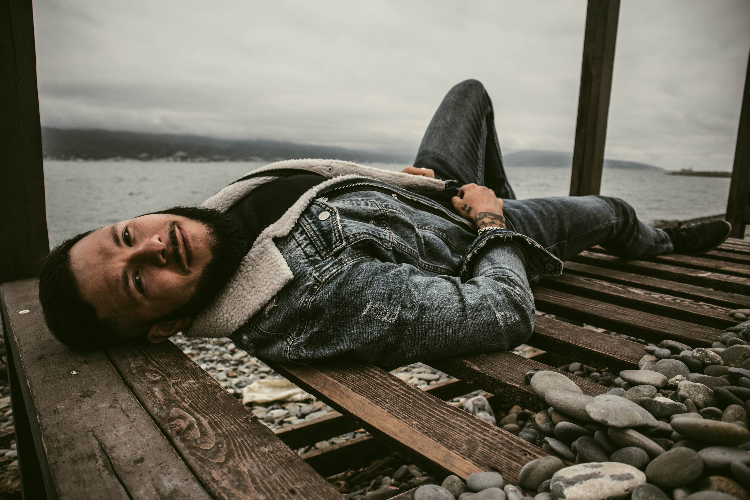 О. Уличный фотограф Города N