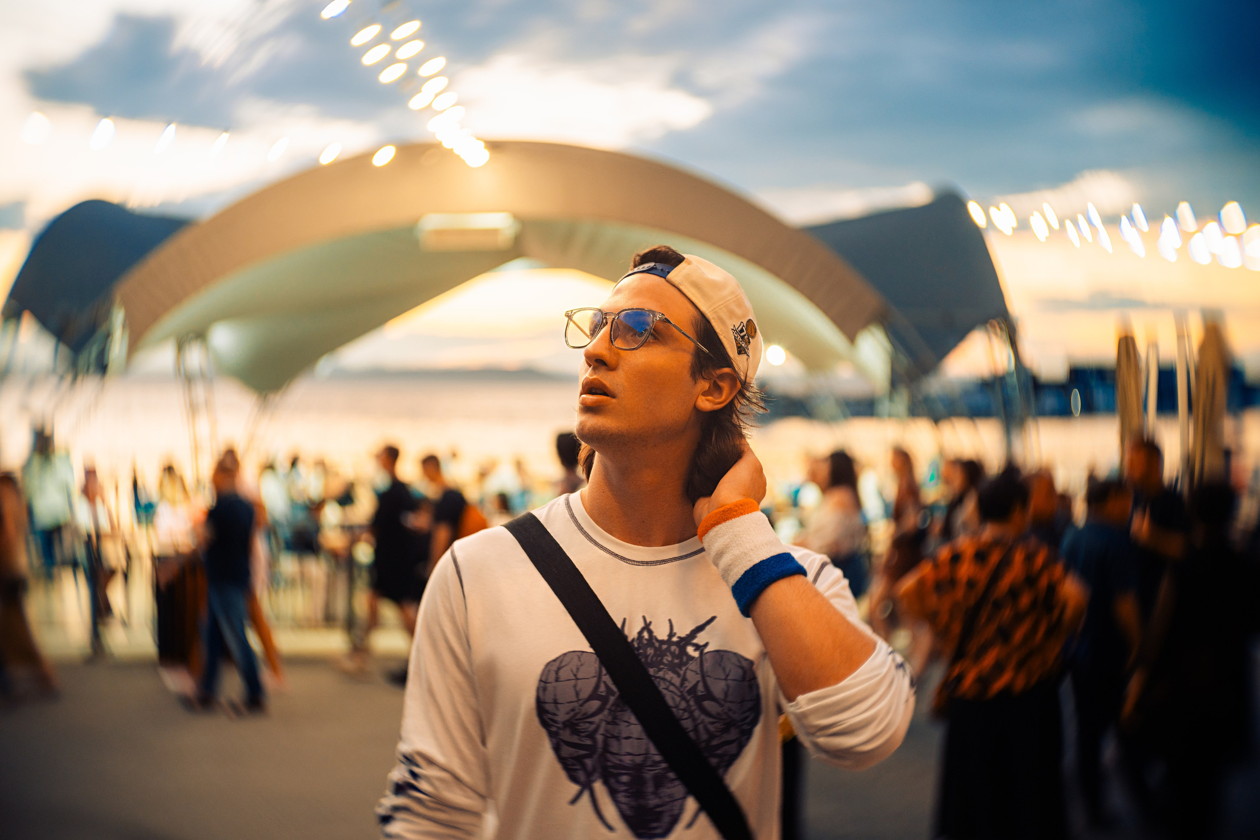 KICK. Иван Зайцев (IZIART) — визуальные истории для брендов, людей и мест