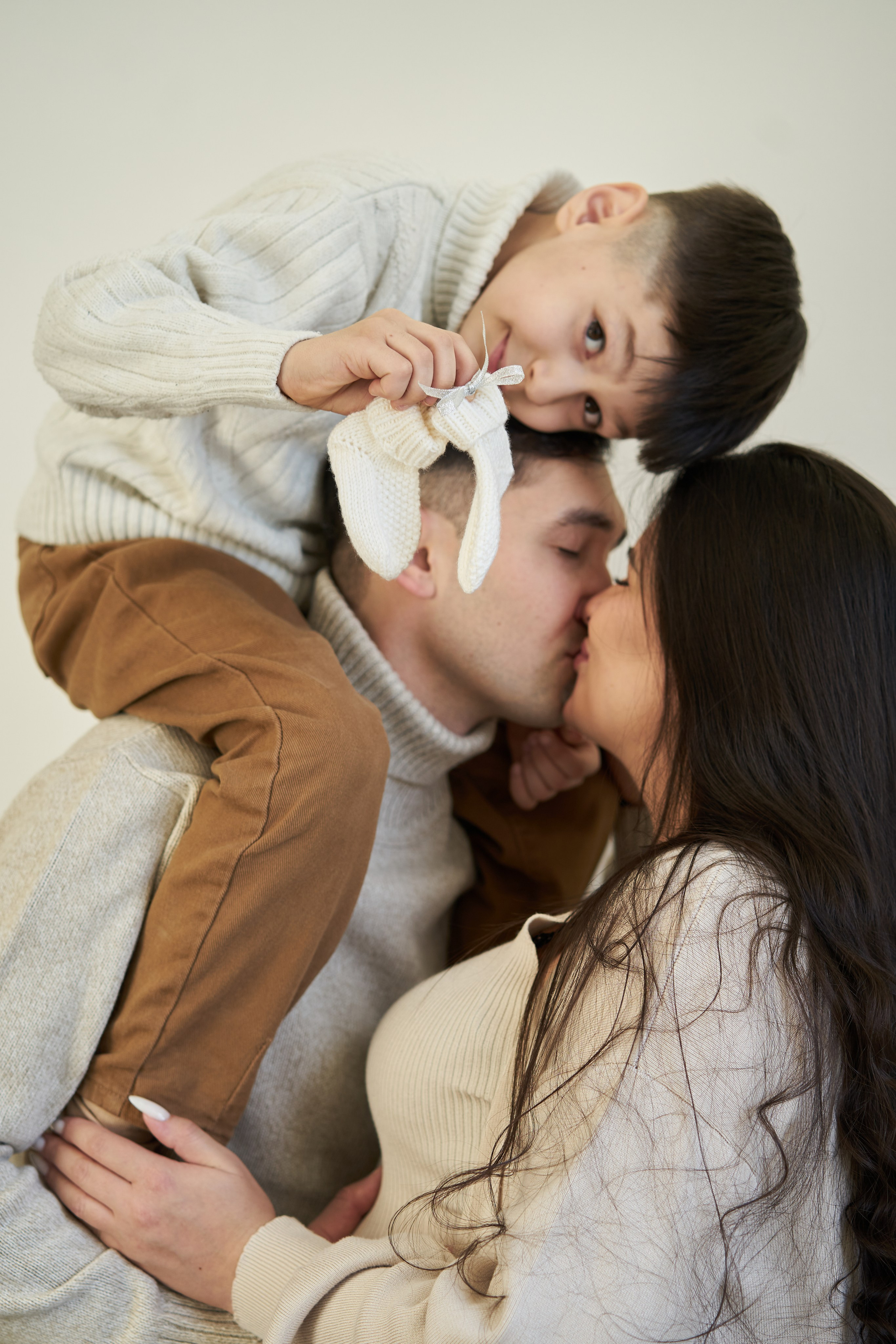 Семейная фотосессия в студии. Фотограф Екатеринбург Кокшарова Александра