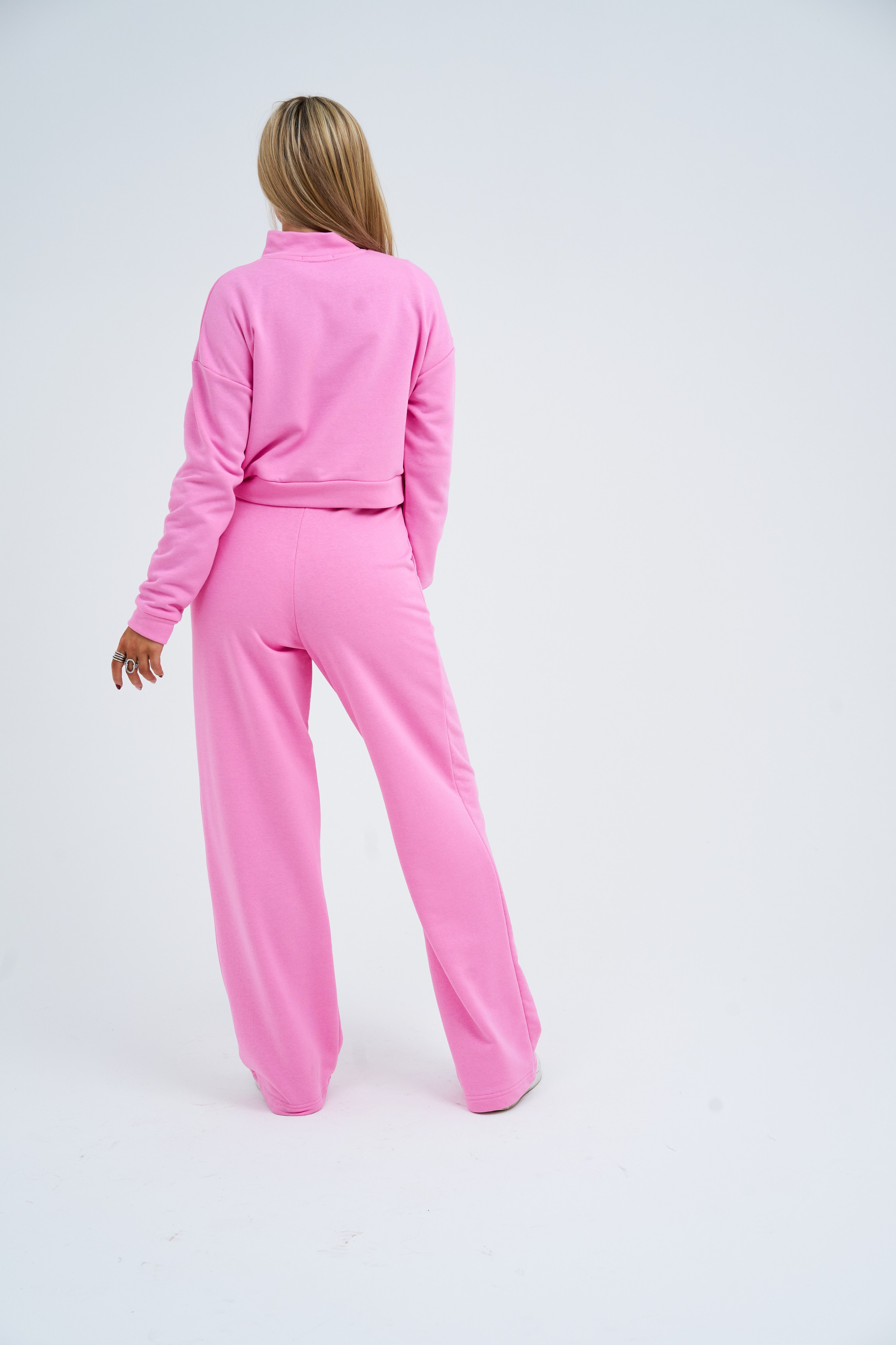 Съемка для рекламы одежды на маркетплейсах. Фотограф Екатеринбург Кокшарова Александра