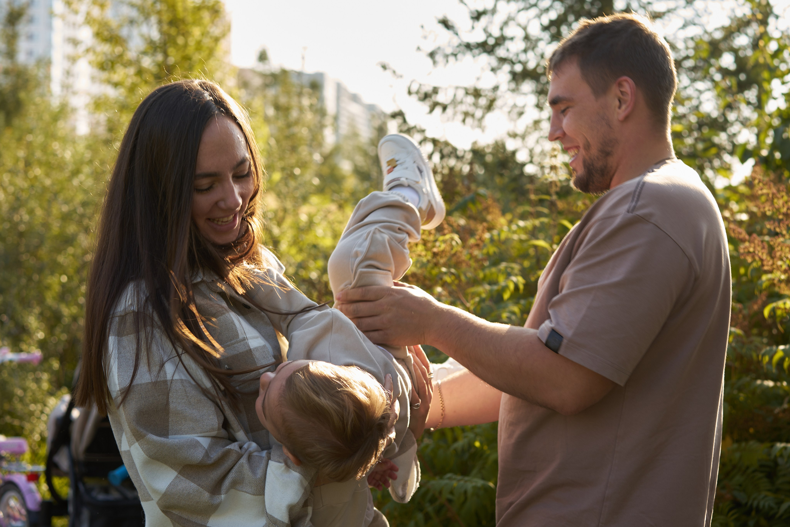 Семейная фотосессия летом на улице. Фотограф Екатеринбург Кокшарова Александра