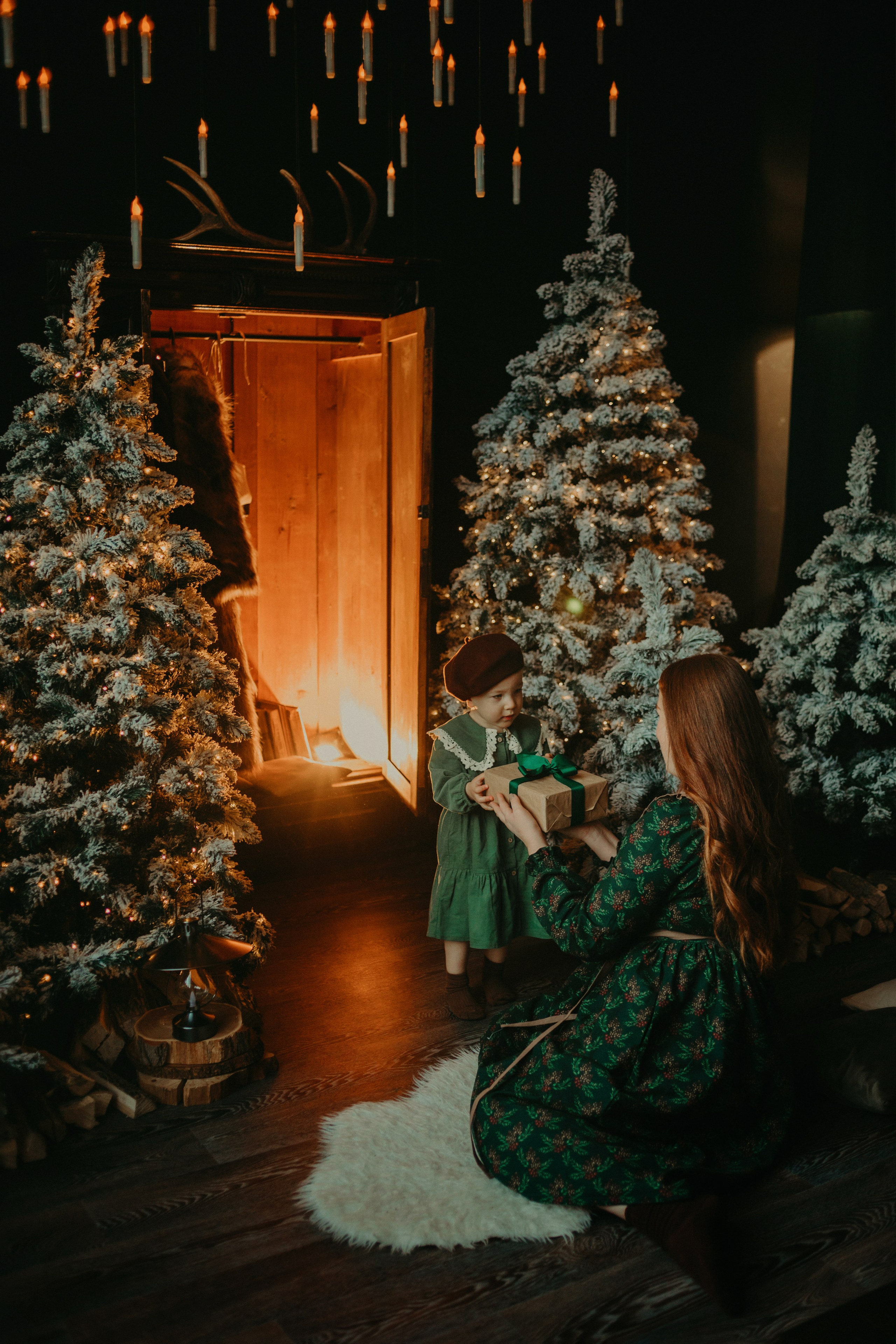 Семейные новогодние в темной студии 2024\2025. Фотограф в Краснодаре Евгения Михаевич