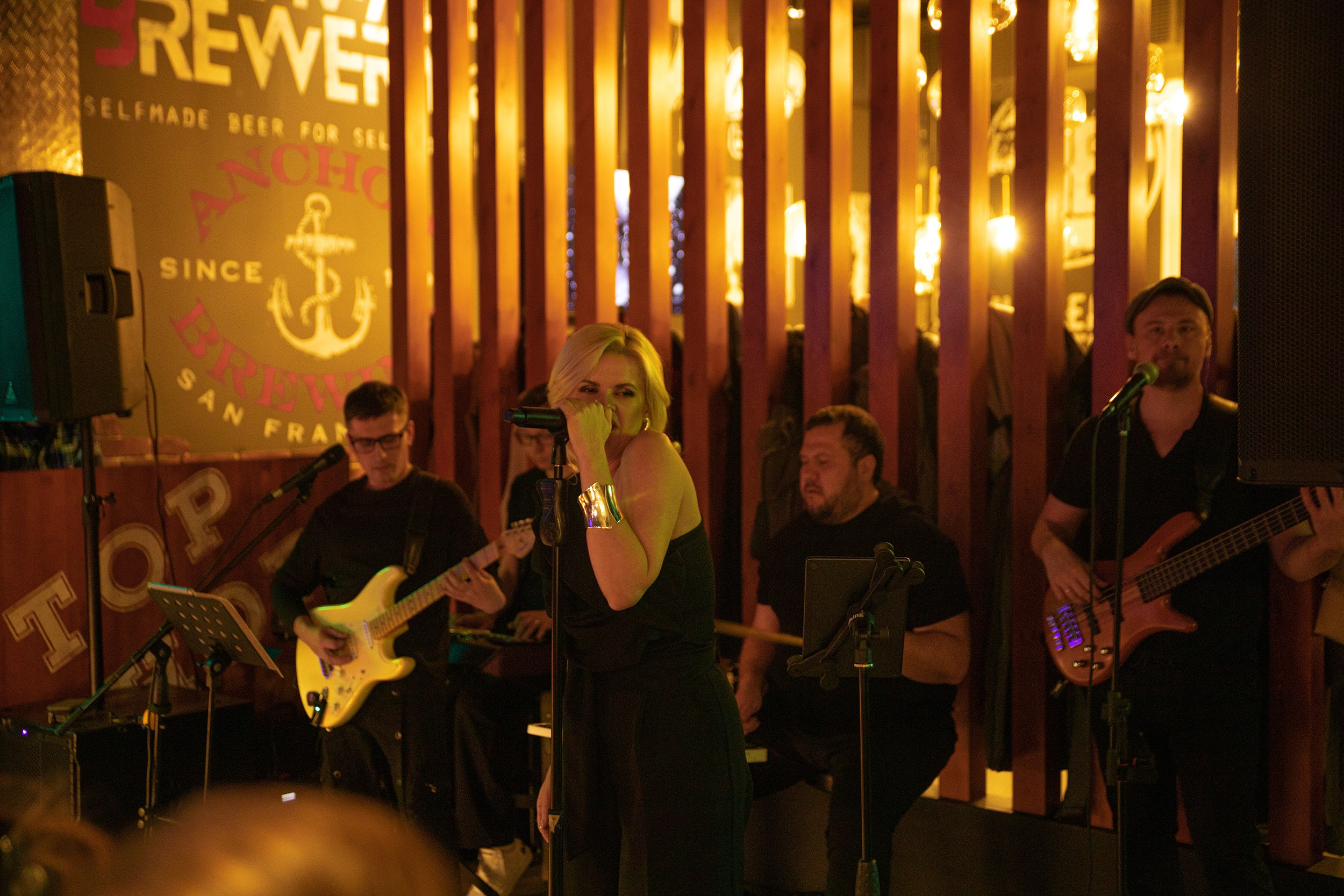 Открытие Бара Top-Hop на улице Фармана Салтанова 06.12.24. Фотограф Тюмень