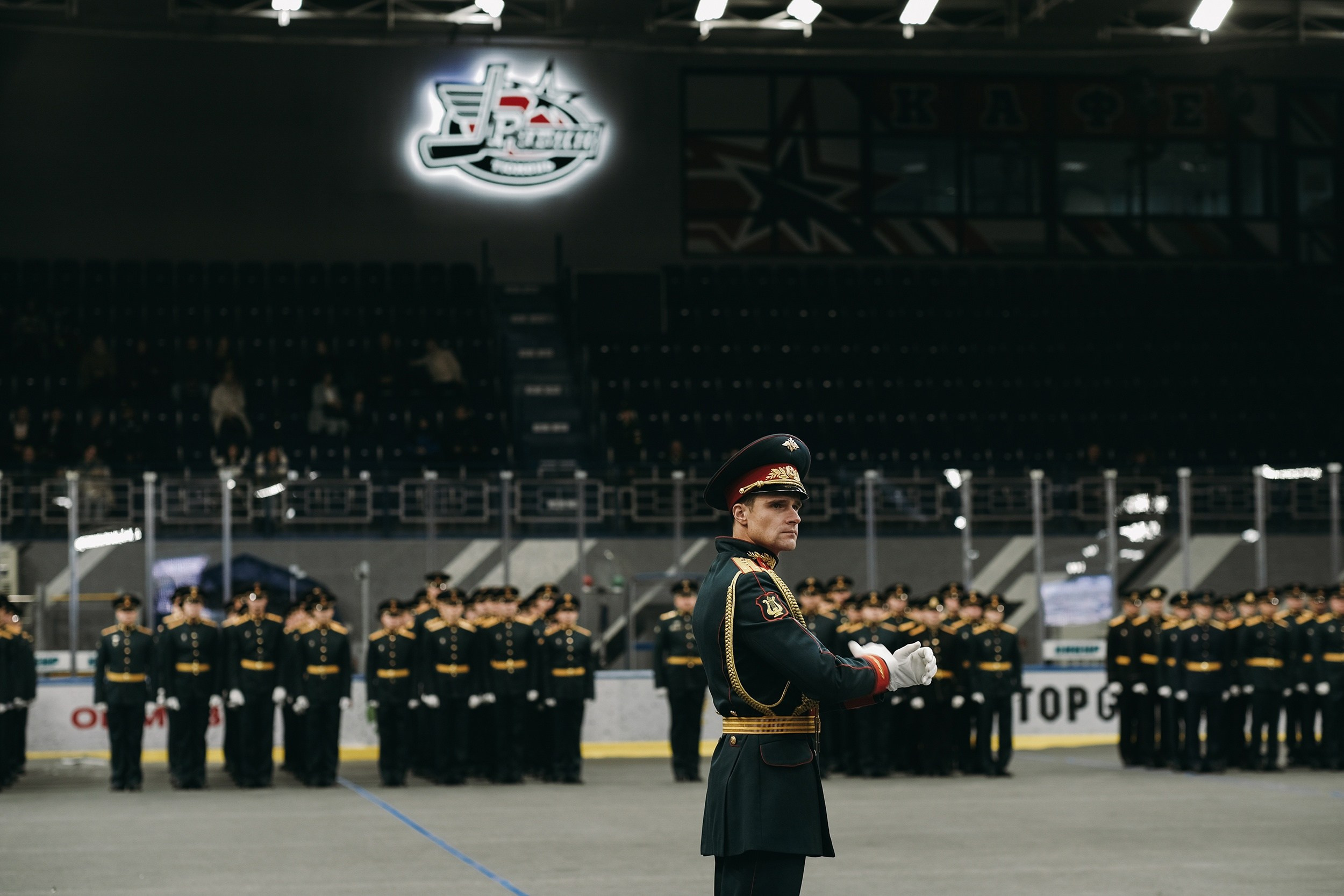 Военный оркестр на выпускном в кадетском классе.
