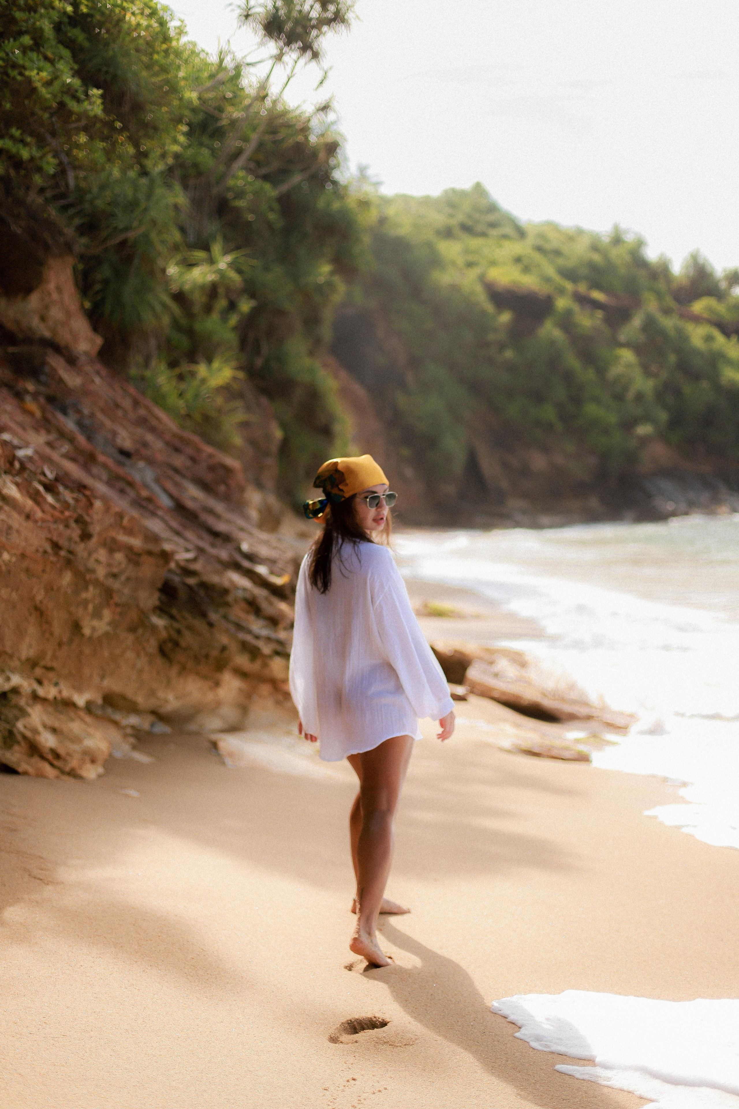 Эстетичные кадры на пляже Coconut Beach: девушка в тропическом раю | Фотосессия на Шри-Ланке. Фотограф на Шри-Ланке