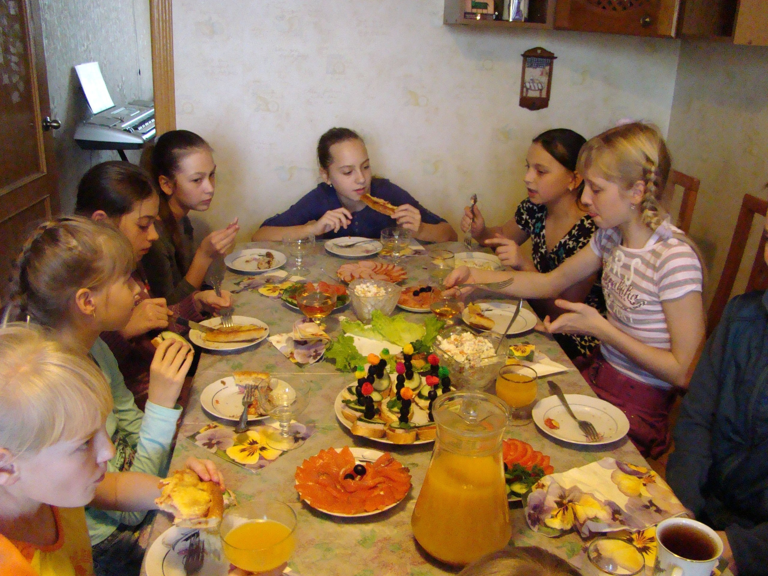 Катя ДР 12 лет Дома + Спортекс 04.12.2011. Семейный, Свадебный фотограф СПБ Питер— Романова Екатерина