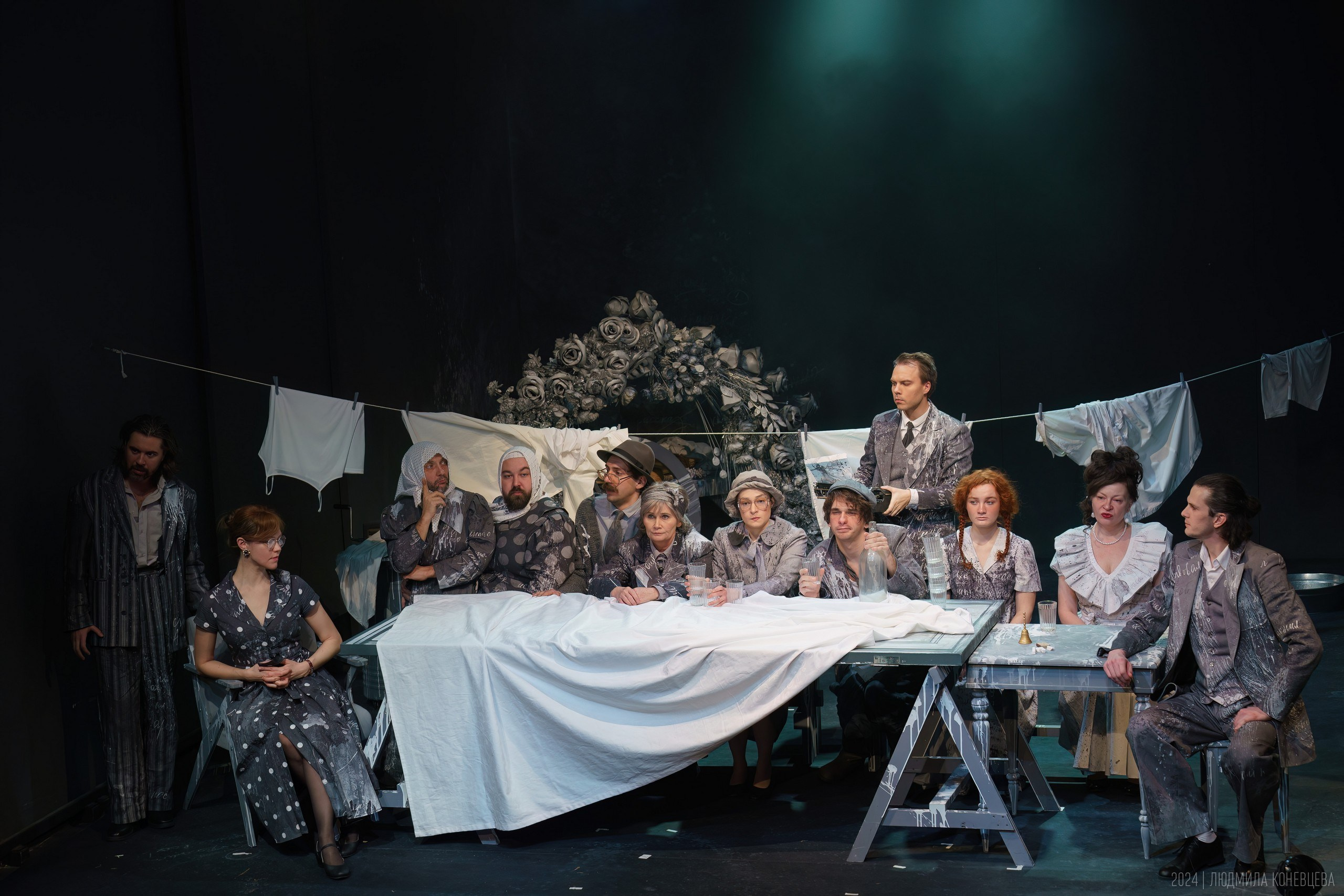 «Свет­лые души, или О том, как на­пи­сать рас­сказ», режиссер Михаил Крылов, Мастерская Петра Фоменко. Театральная фотография