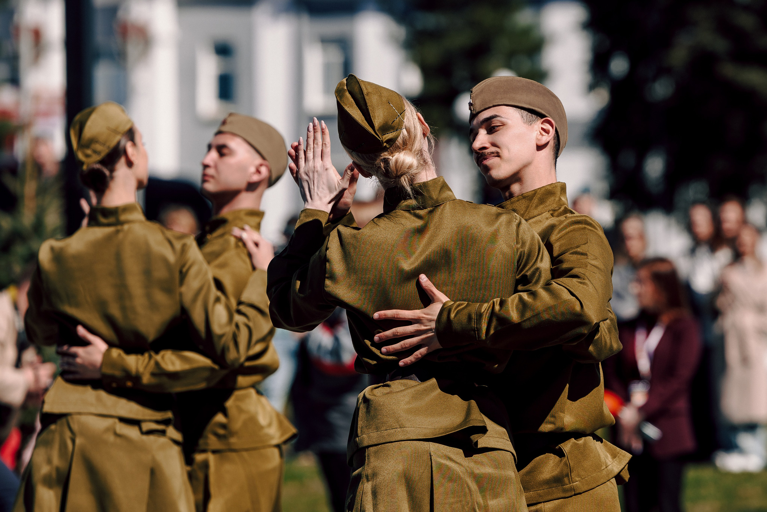 Торжественный митинг, посвящённый открытию Мемориала Славы воинам-новотрубникам. Лёшка Варзегов — фотограф