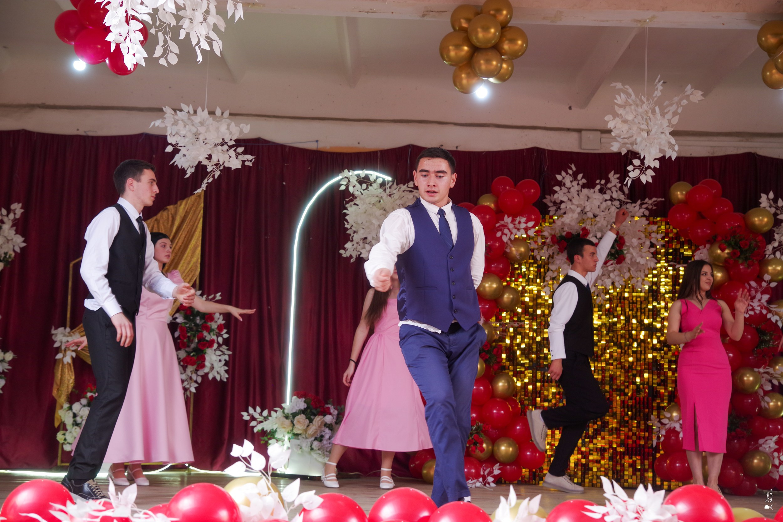 Абаша концерт в школе. Портретный фотограф Денис Милютин