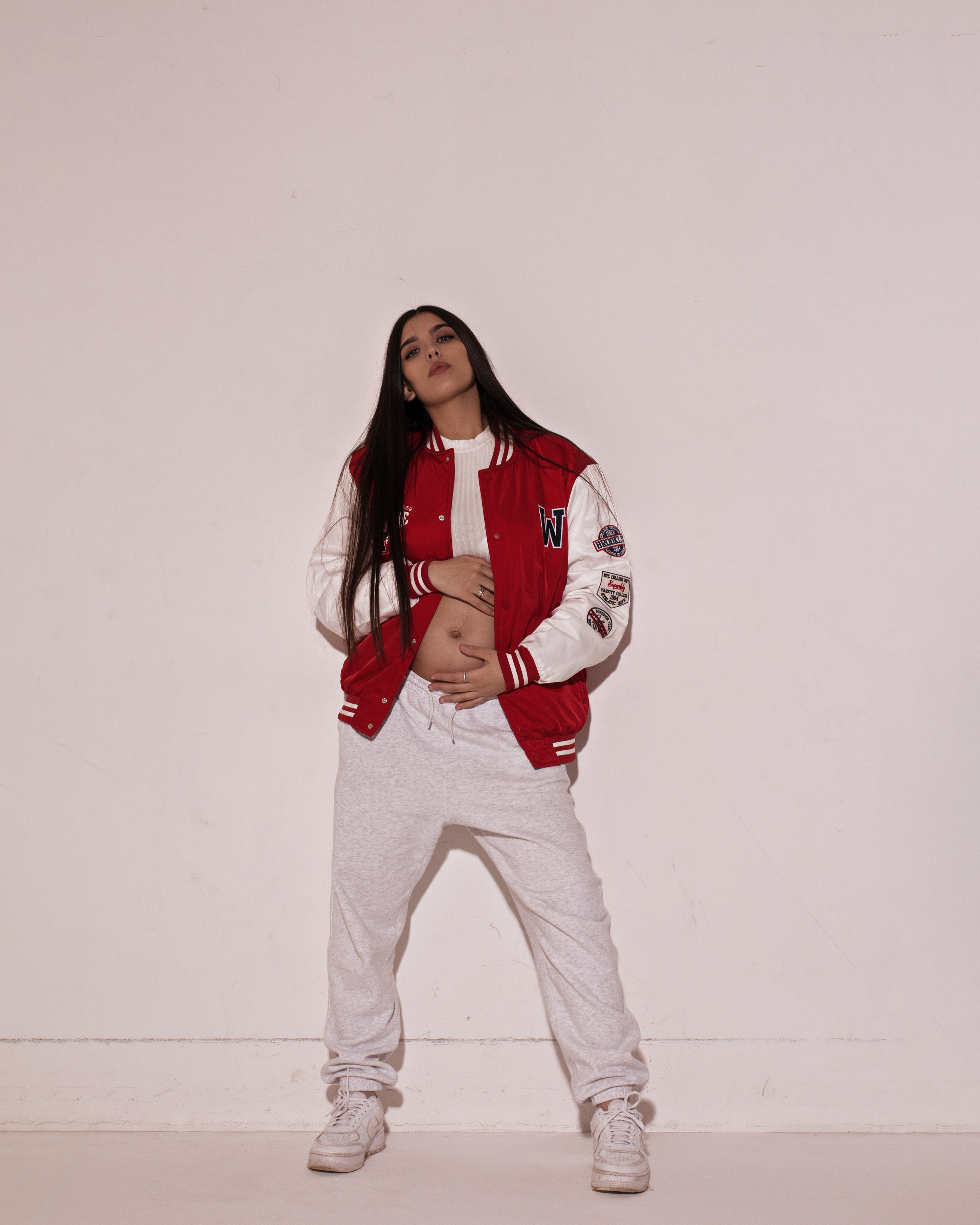 Фотосессия беременности в фотостудии. Профессиональный фотограф в Москве