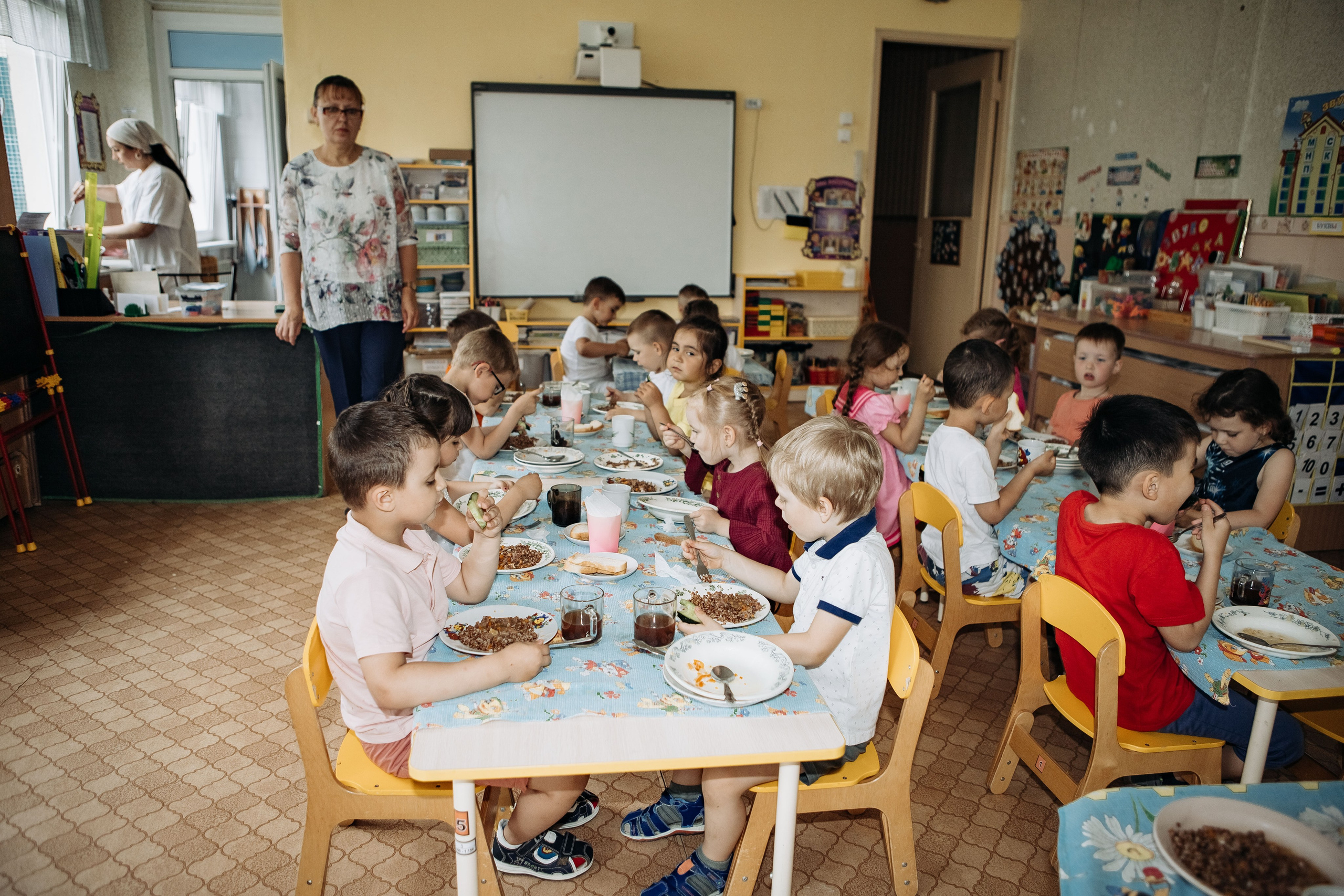 Съемка в саду, лето. Свадебный семейный фотограф в Санкт-Петербурге СПб Евгения Гинзбург