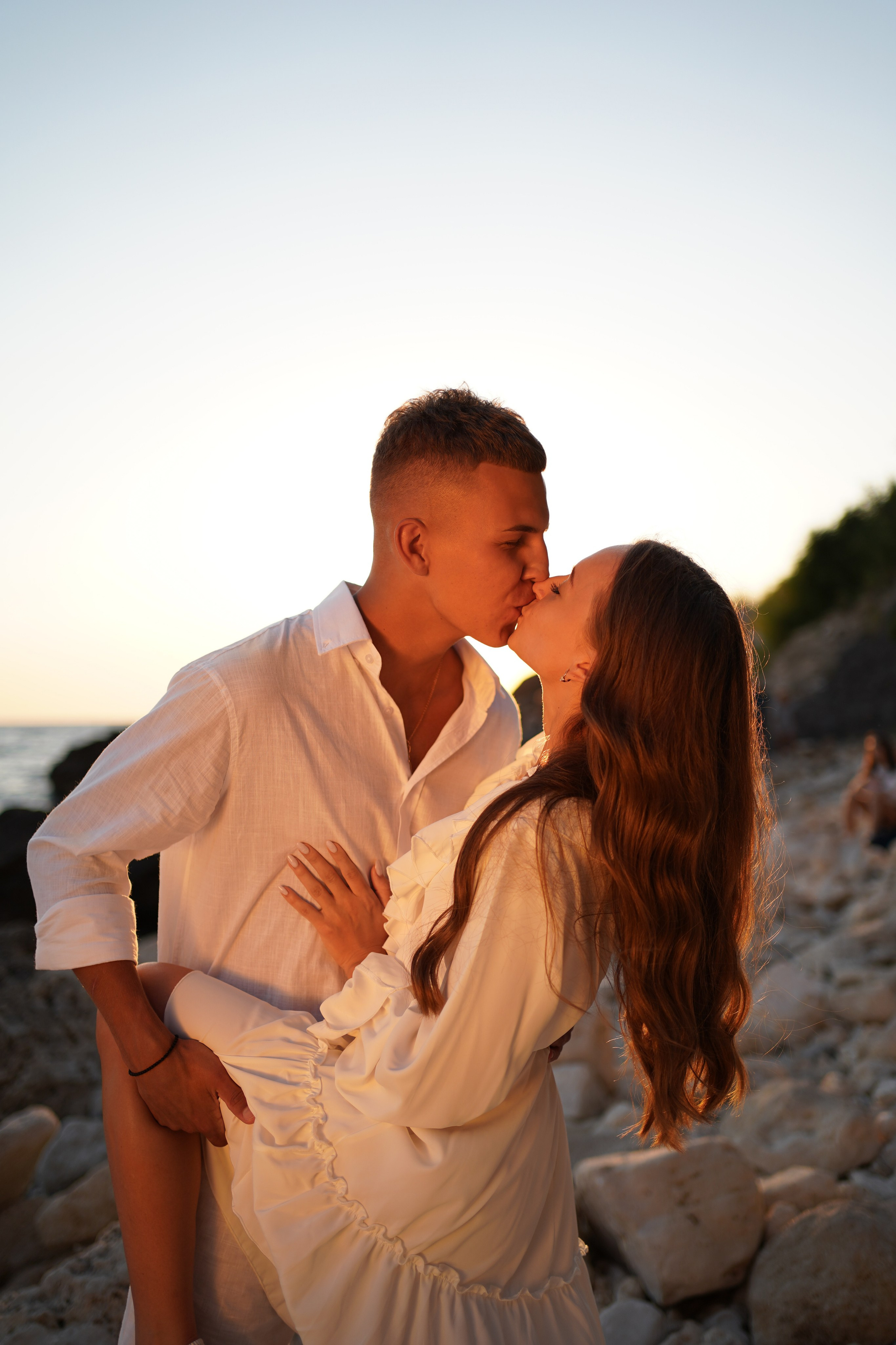 Матвей и Софья на фотосессии дикого пляжа Грот Дианы в Крыму. Свадебный фотограф в Ростове-на-Дону. Таинство Крещения и Венчания, семейные фотосессии. Алёна Чёботова