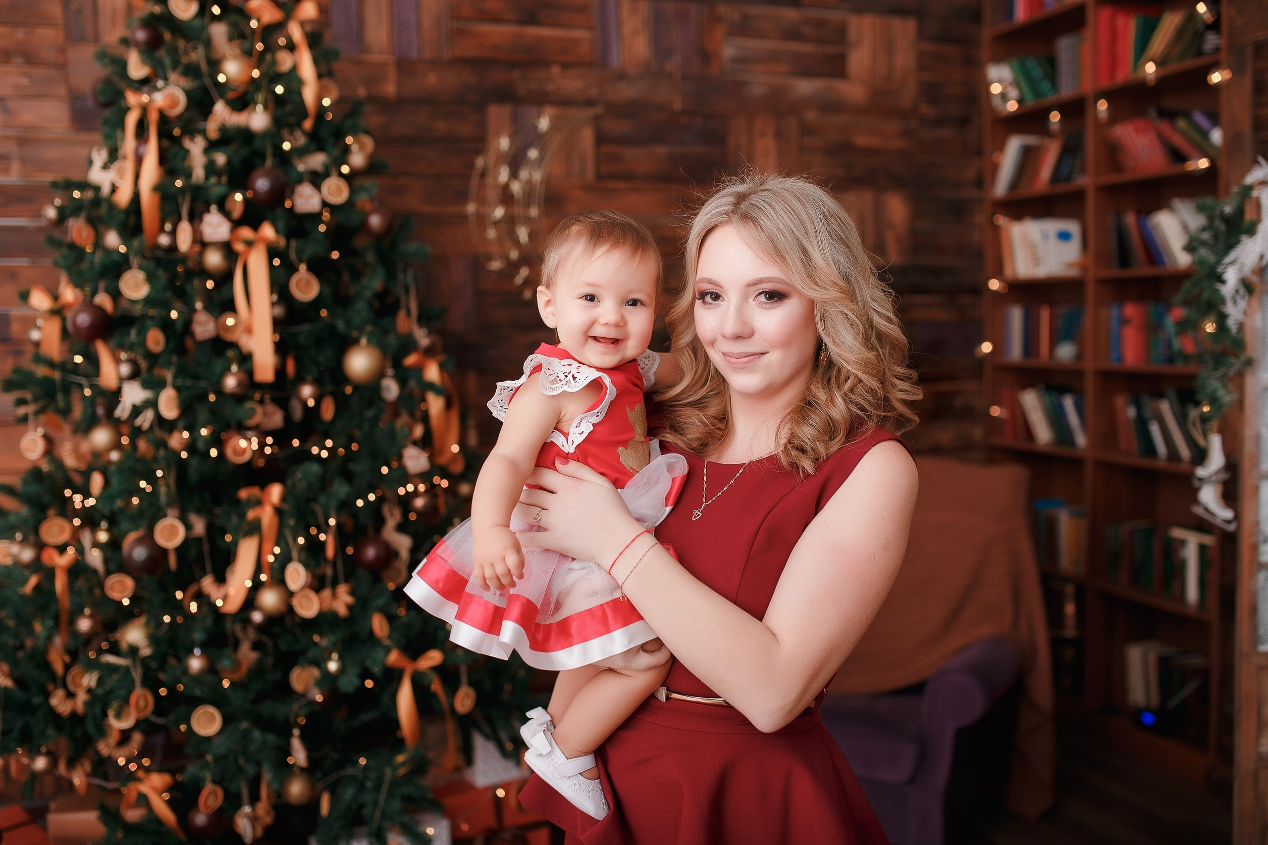 Семейная фотосессия в фотостудии и на природе в Твери. Свадебный и семейный фотограф в Твери и Тверской области