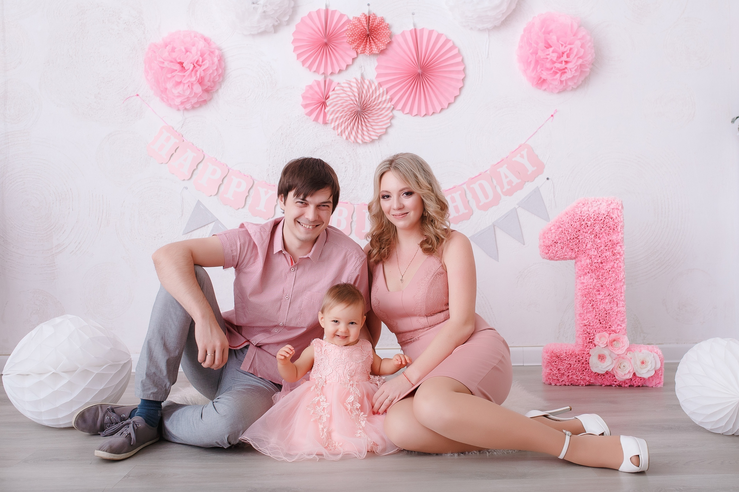 Семейная фотосессия в фотостудии и на природе в Твери. Свадебный и семейный фотограф в Твери и Тверской области