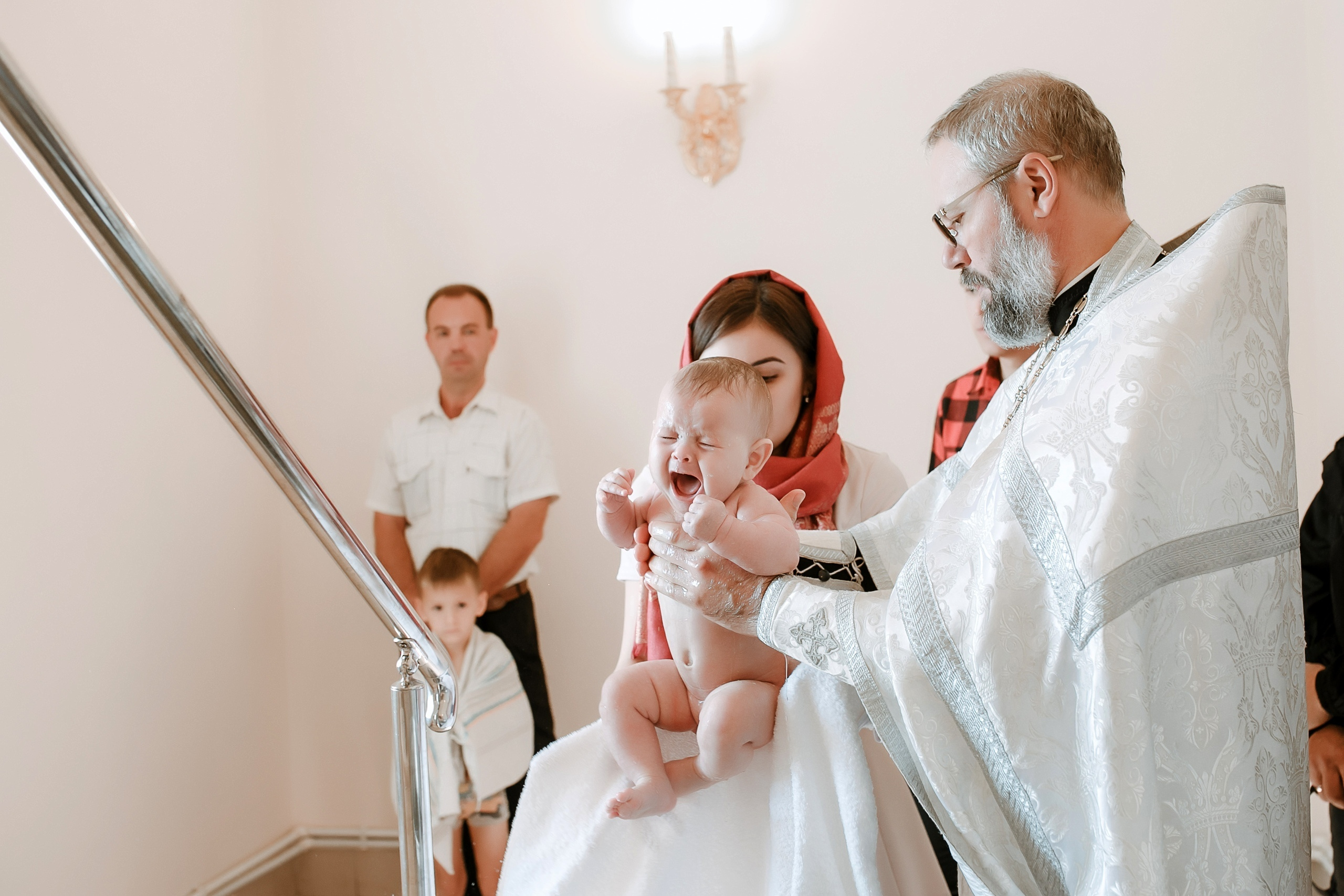 Фотосессия крещения и венчания в храмах Твери. Свадебный и семейный фотограф в Твери и Тверской области