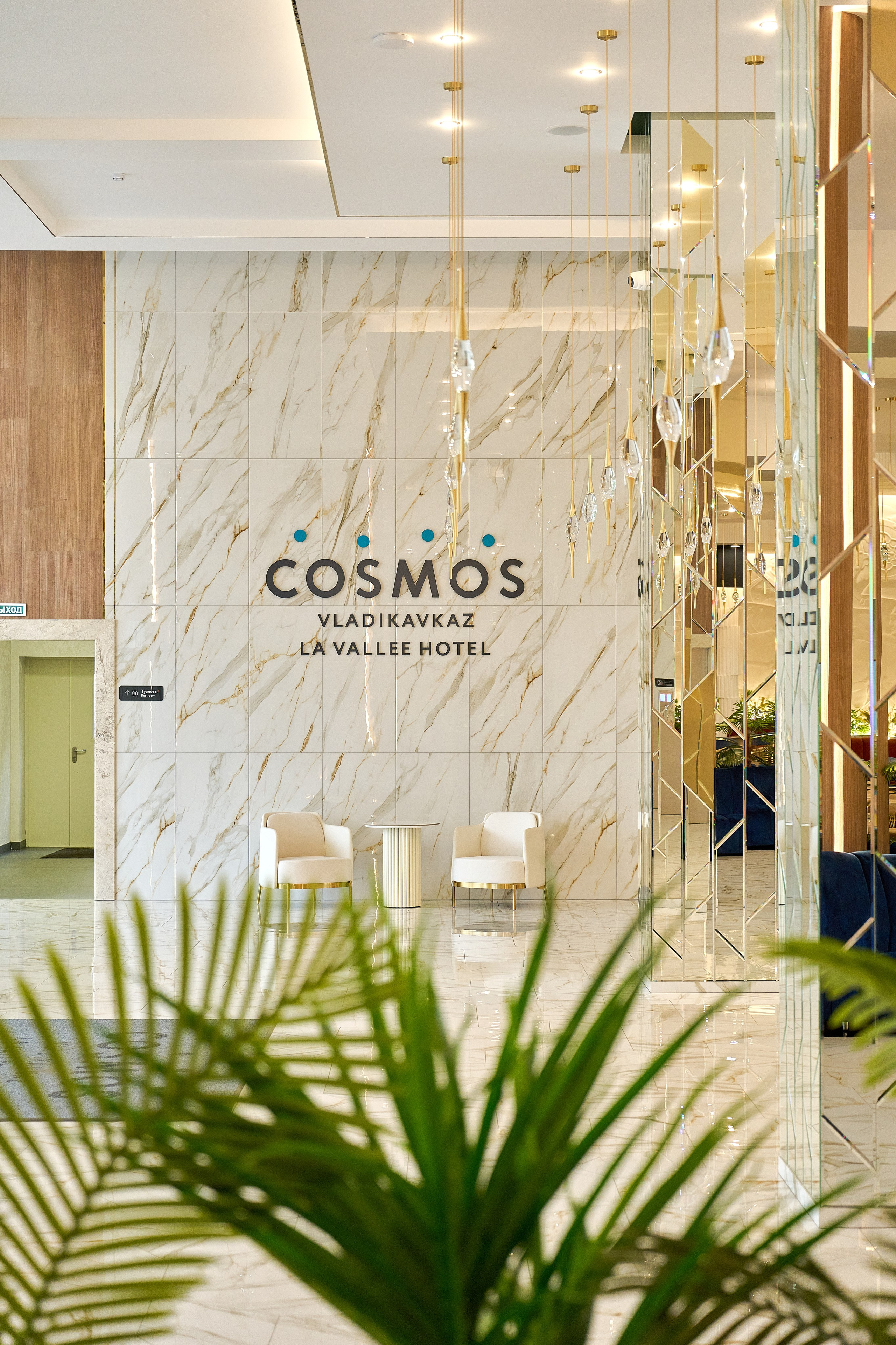Cosmos La Vallee. Рекламный фотограф, видеограф, арт-директор в Санкт-Петербурге — Олег Хохрин