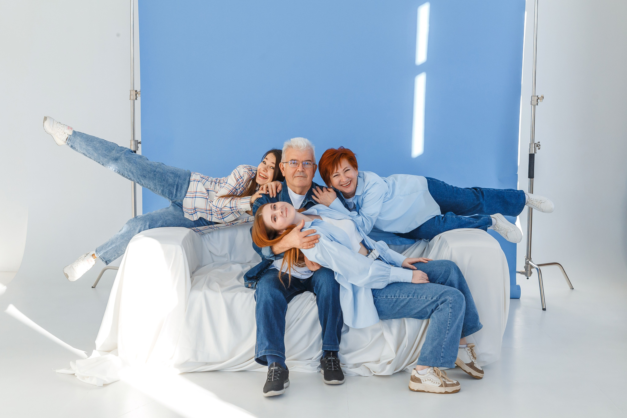 Рождественская встреча Синицыных в студии. Событийный фотограф Максим Бескоровайновнов