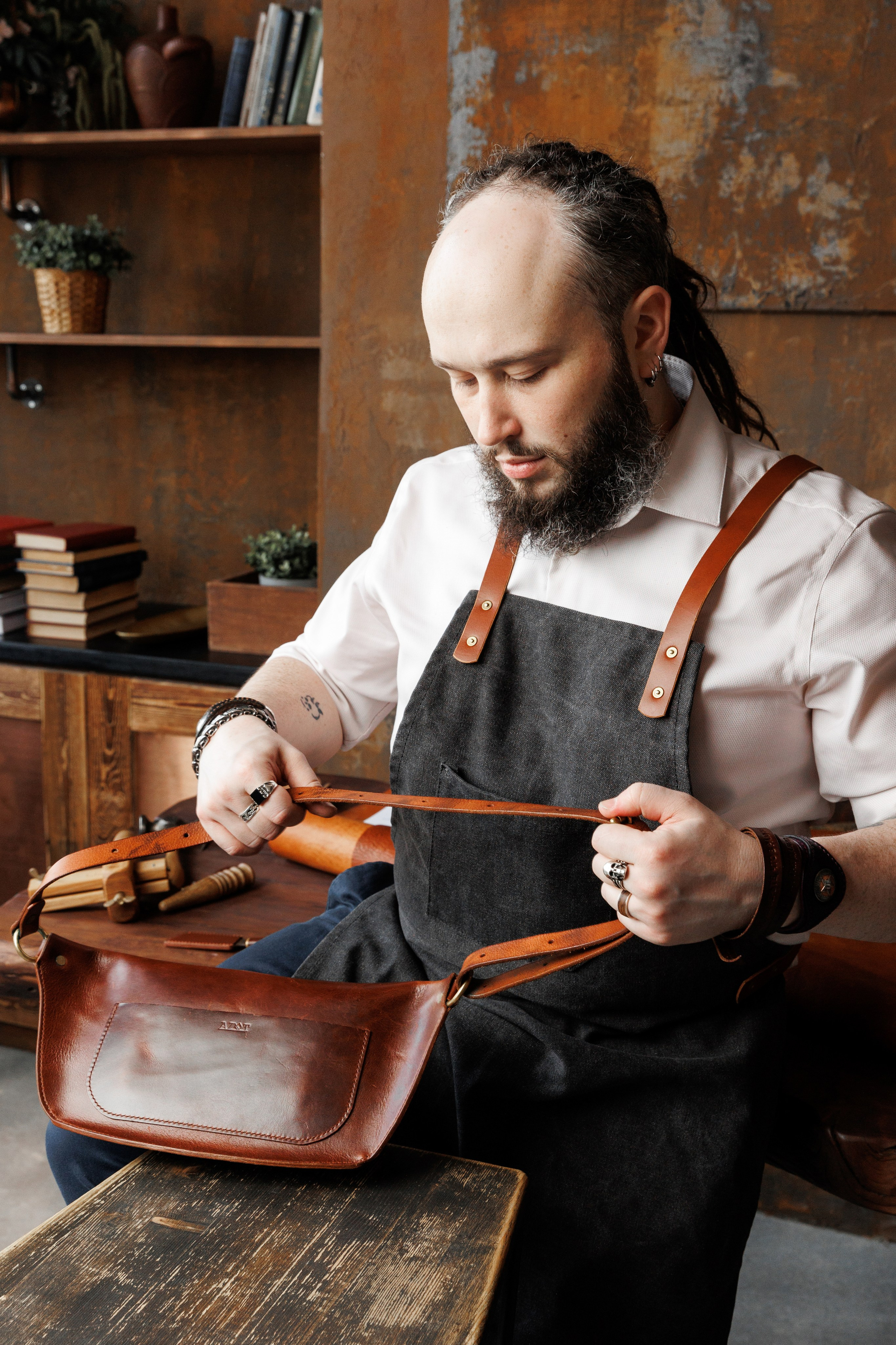 Андрей мастер по работе с кожей. Фотограф Щелково/ Москва Татьяна Жучкова