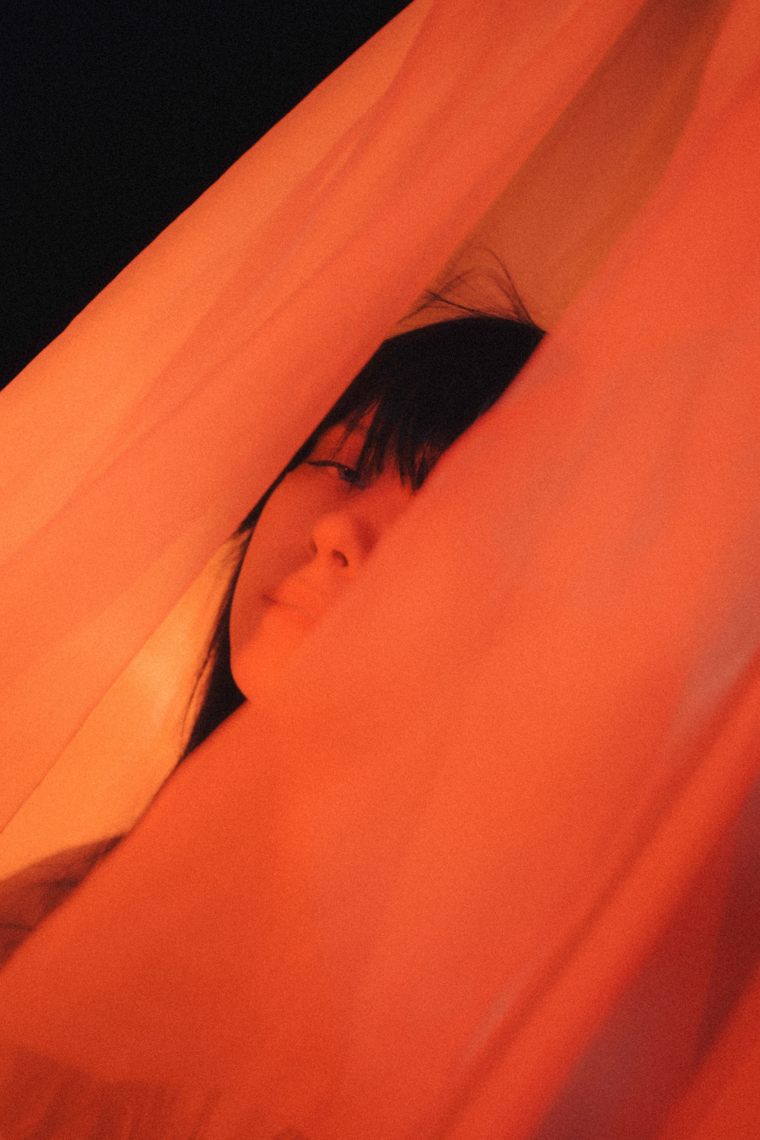 Фотосессия с цветным светом у моря