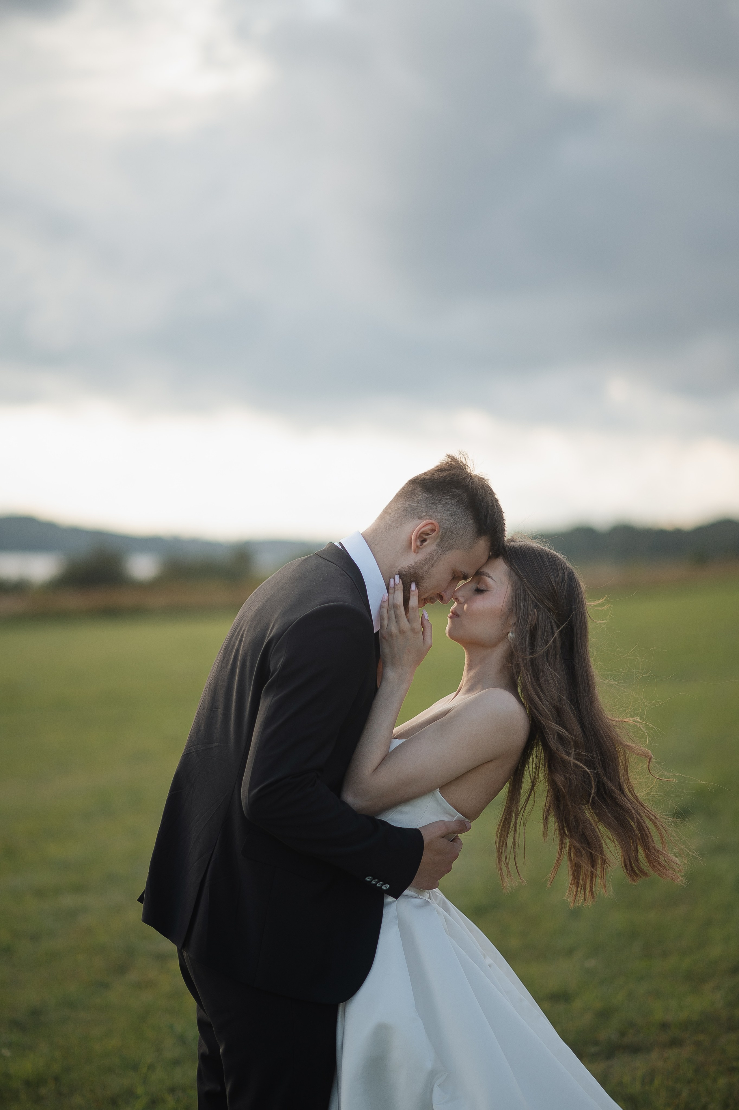 Свадьба на берегу Волги. Свадебный фотограф в Ярославле Денис Медоваров