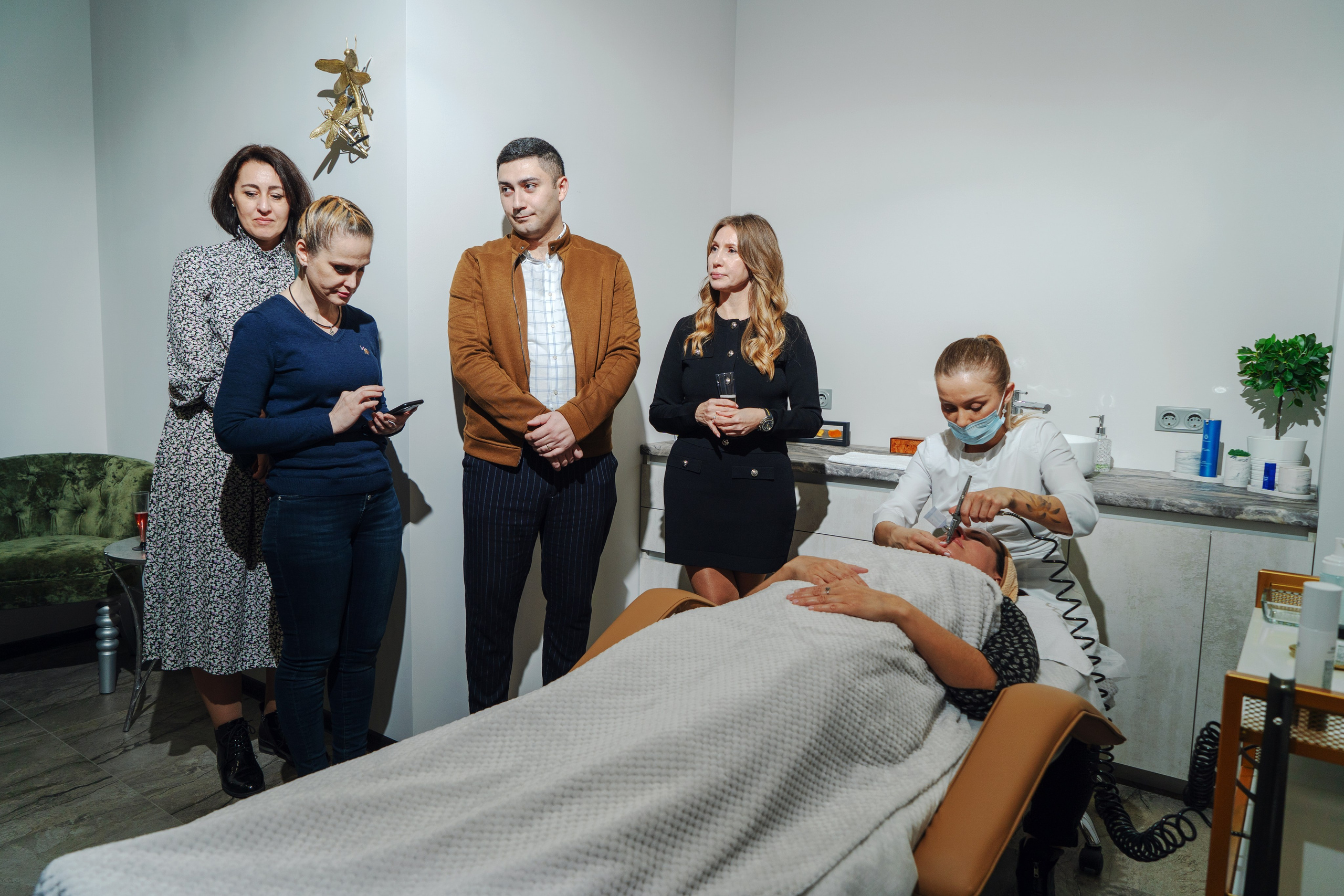 Открытие салона «Золотая буржуАзия»