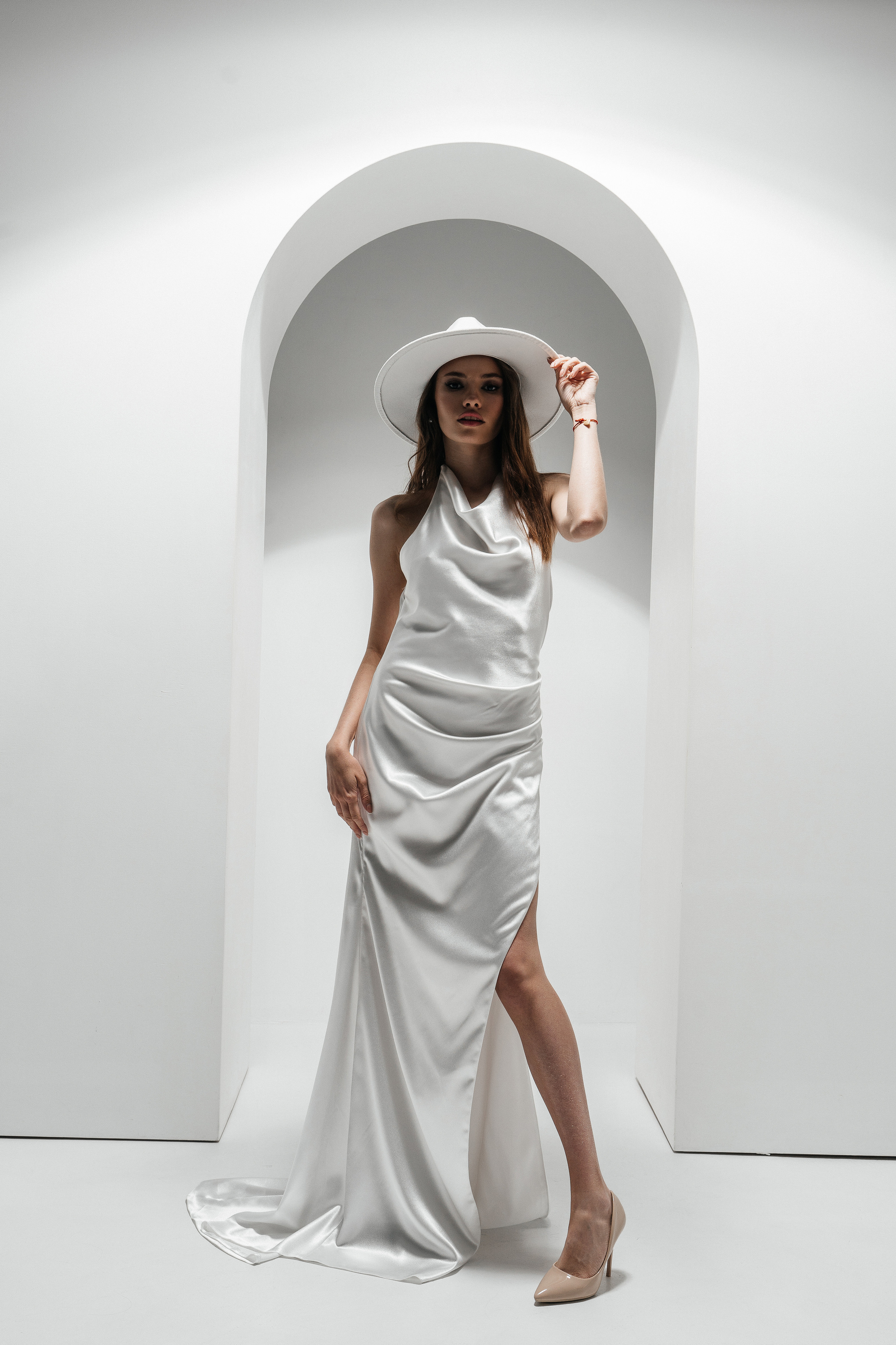 White/ Даша. Главная