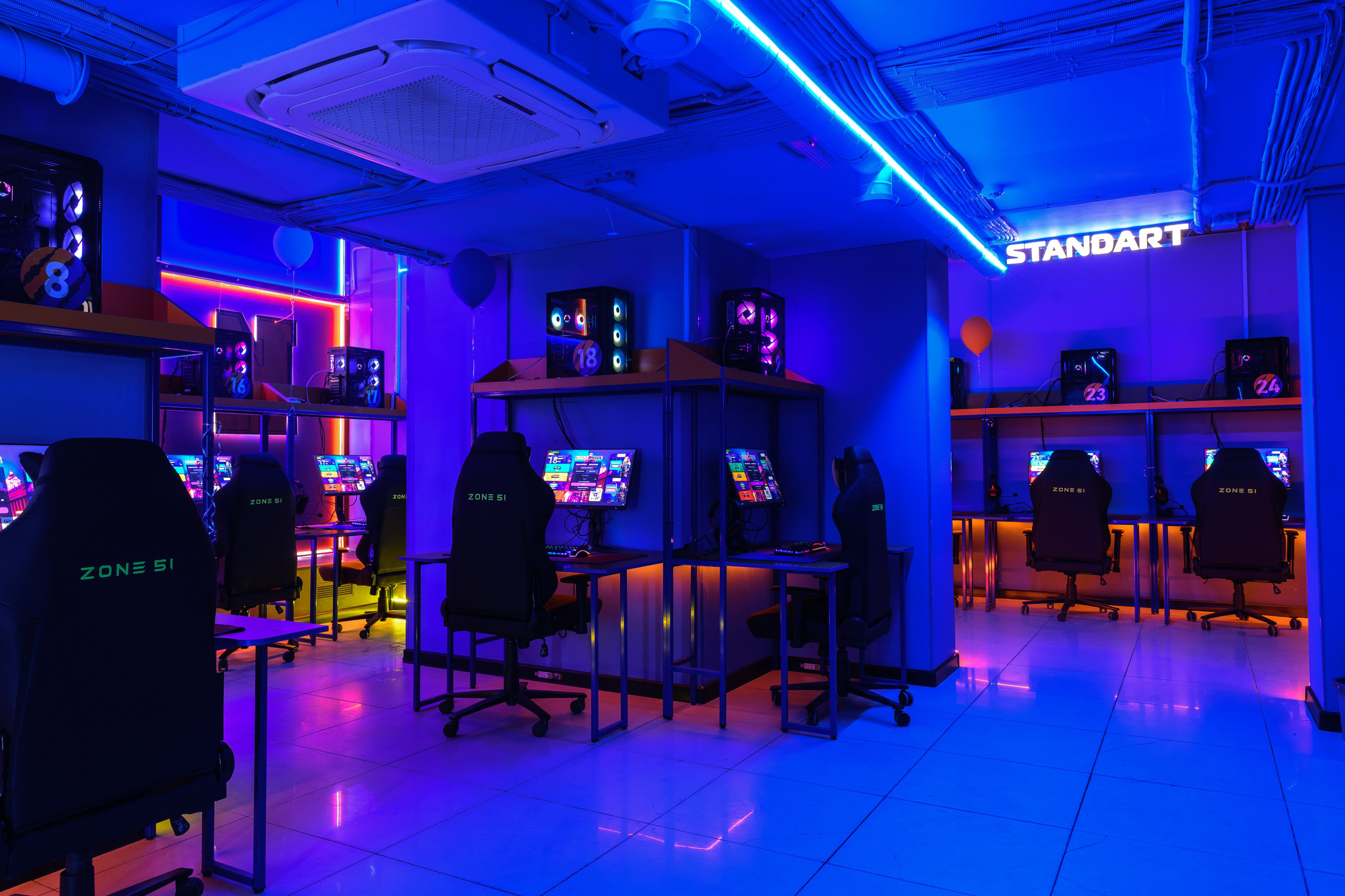 Интерьерная. Кибер Прайд. Женский фотограф в Санкт-Петербурге Степлевич Дарья