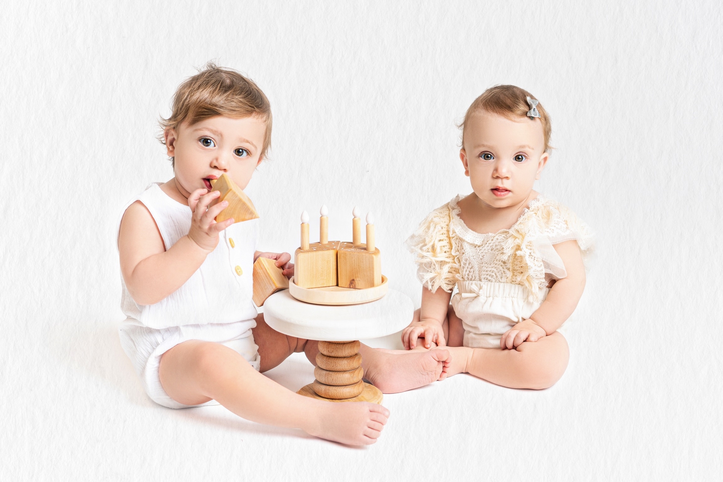 Первый годик близнецы