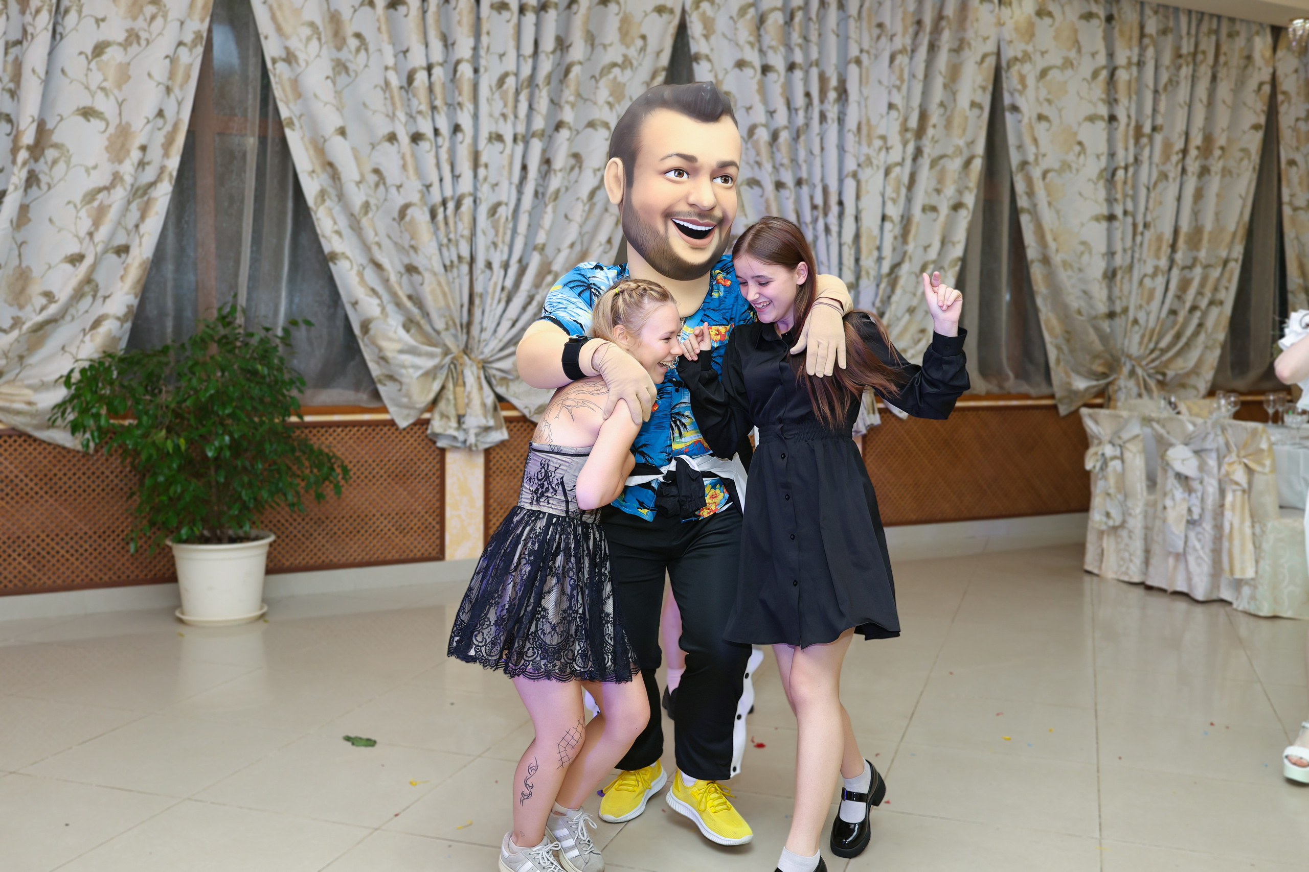 Сергей Жуков. НаВеселе…)) Тамада (Ведущий) в Туле! Юбилеи, Свадьбы, Корпоративы! Ростовые куклы! И всё необходимое для Вашего Праздника!