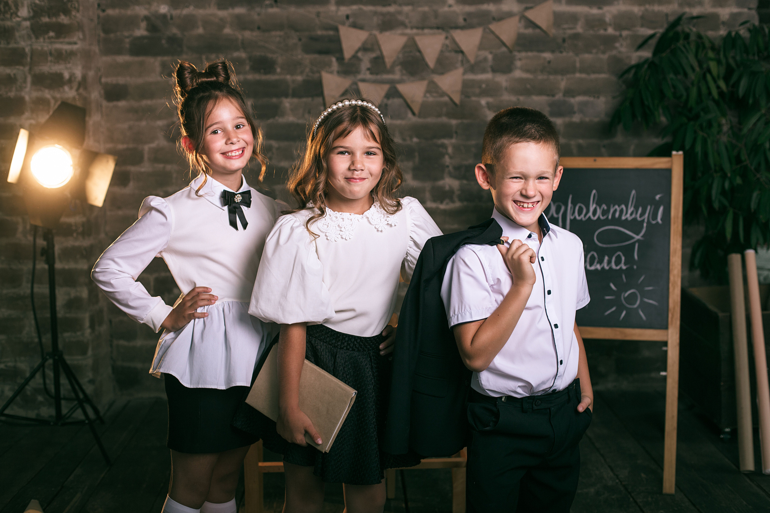 Выпускные альбомы 4класс. Выпускные альбомы Саратов Энгельс фотограф Титова Ирина