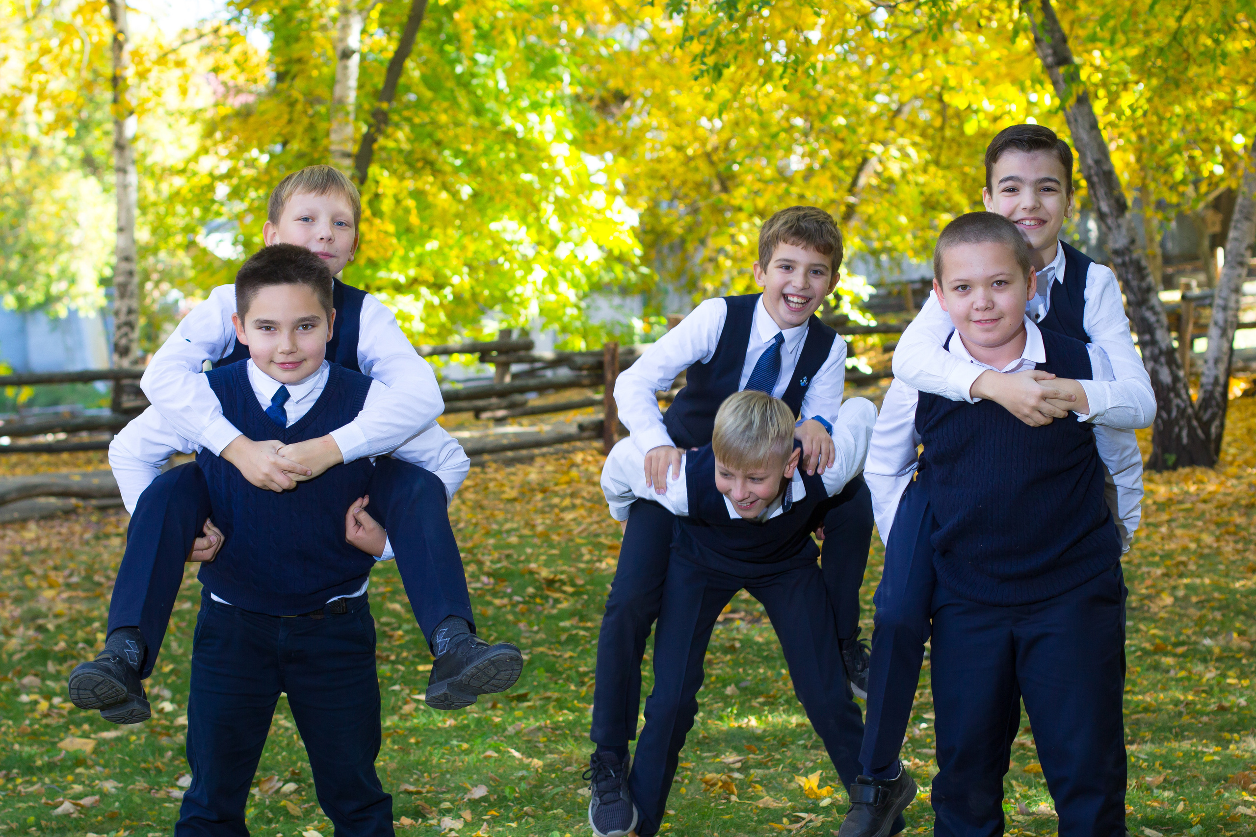 Выпускные альбомы 4класс. Выпускные альбомы Саратов Энгельс фотограф Титова Ирина