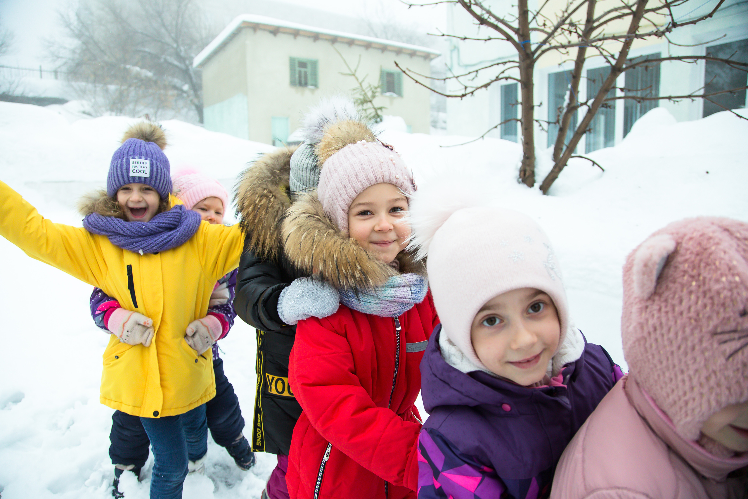 дети гуляют на улице