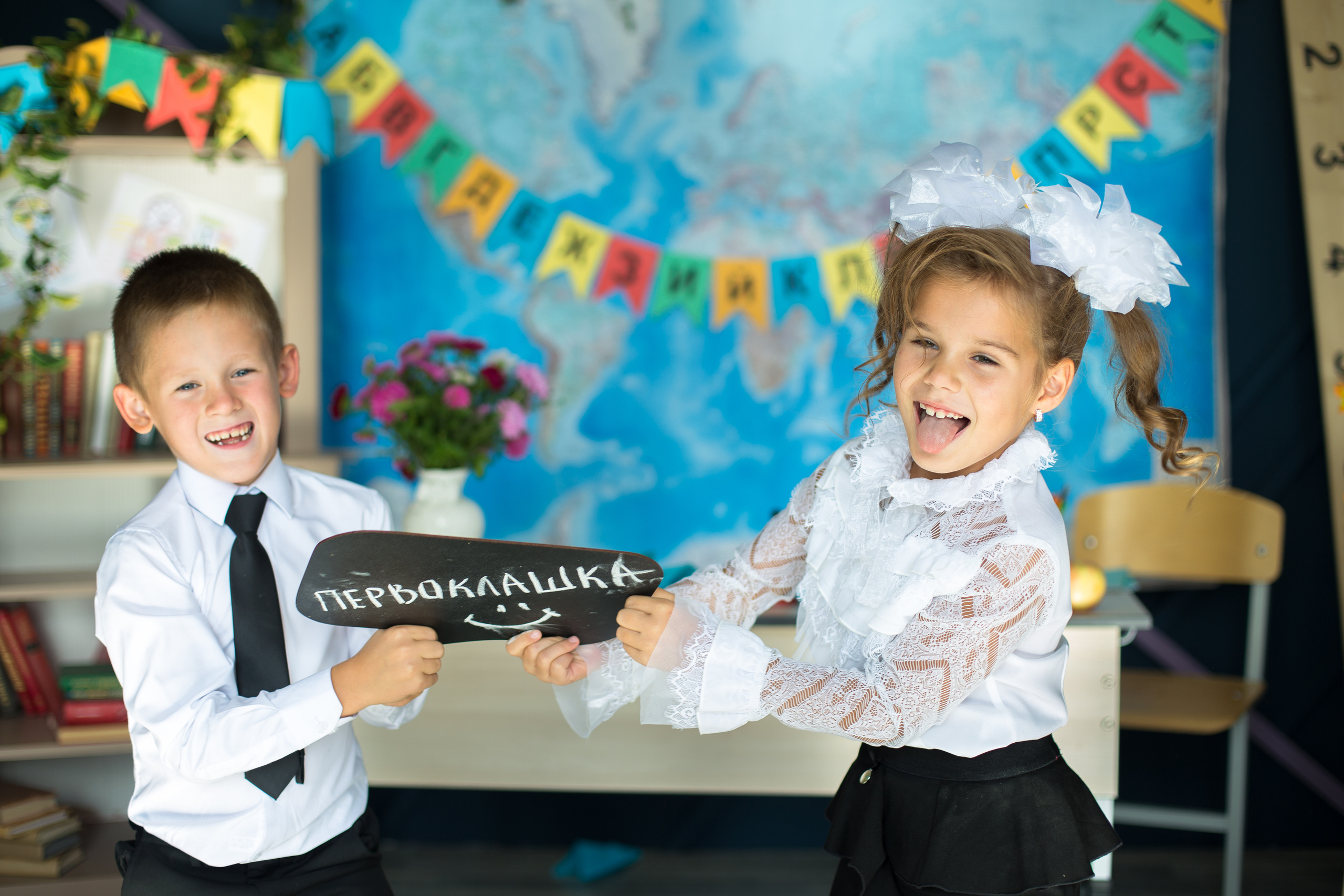 Выпускные альбомы 4класс. Выпускные альбомы Саратов Энгельс фотограф Титова Ирина