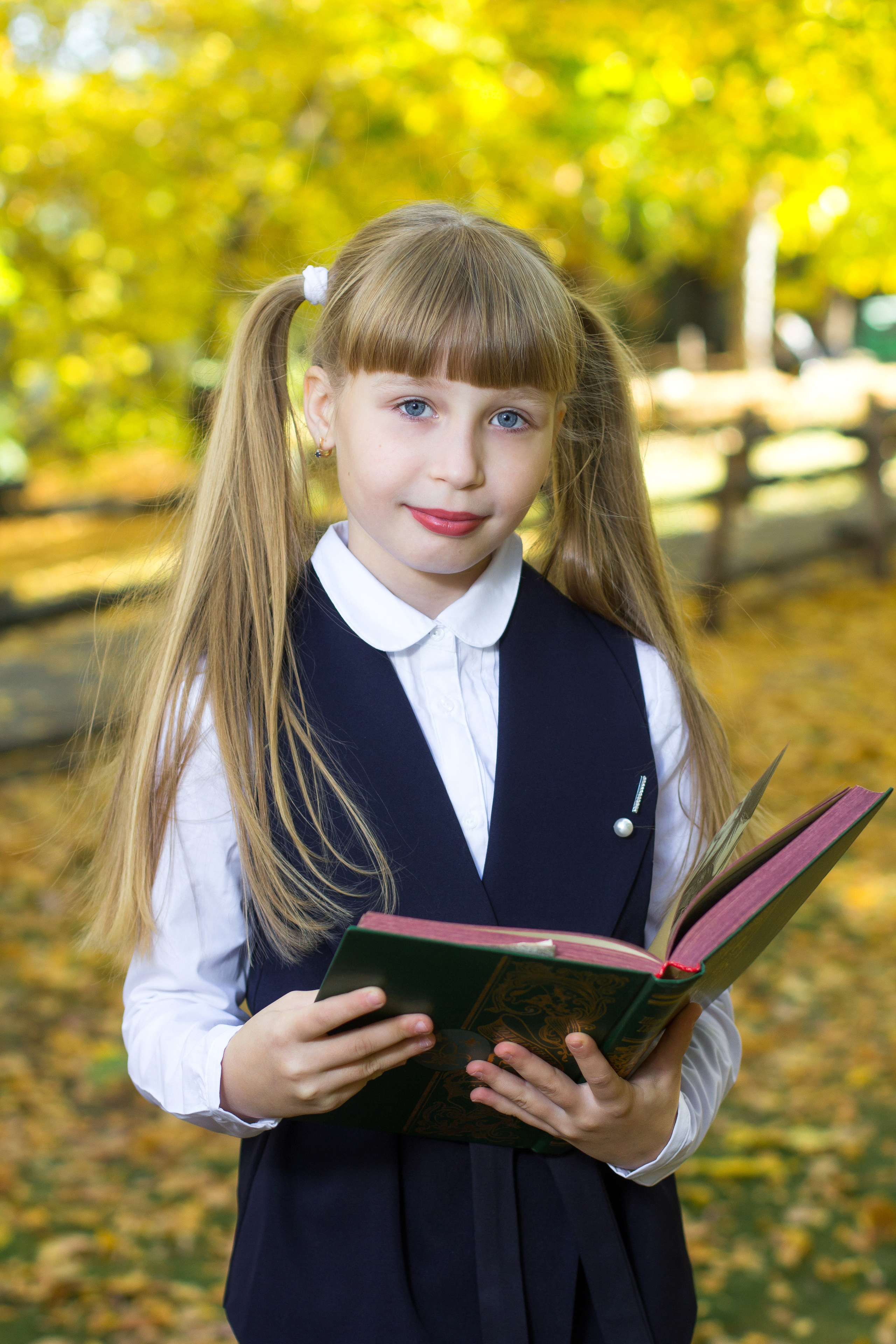 Выпускные альбомы 4класс. Выпускные альбомы Саратов Энгельс фотограф Титова Ирина