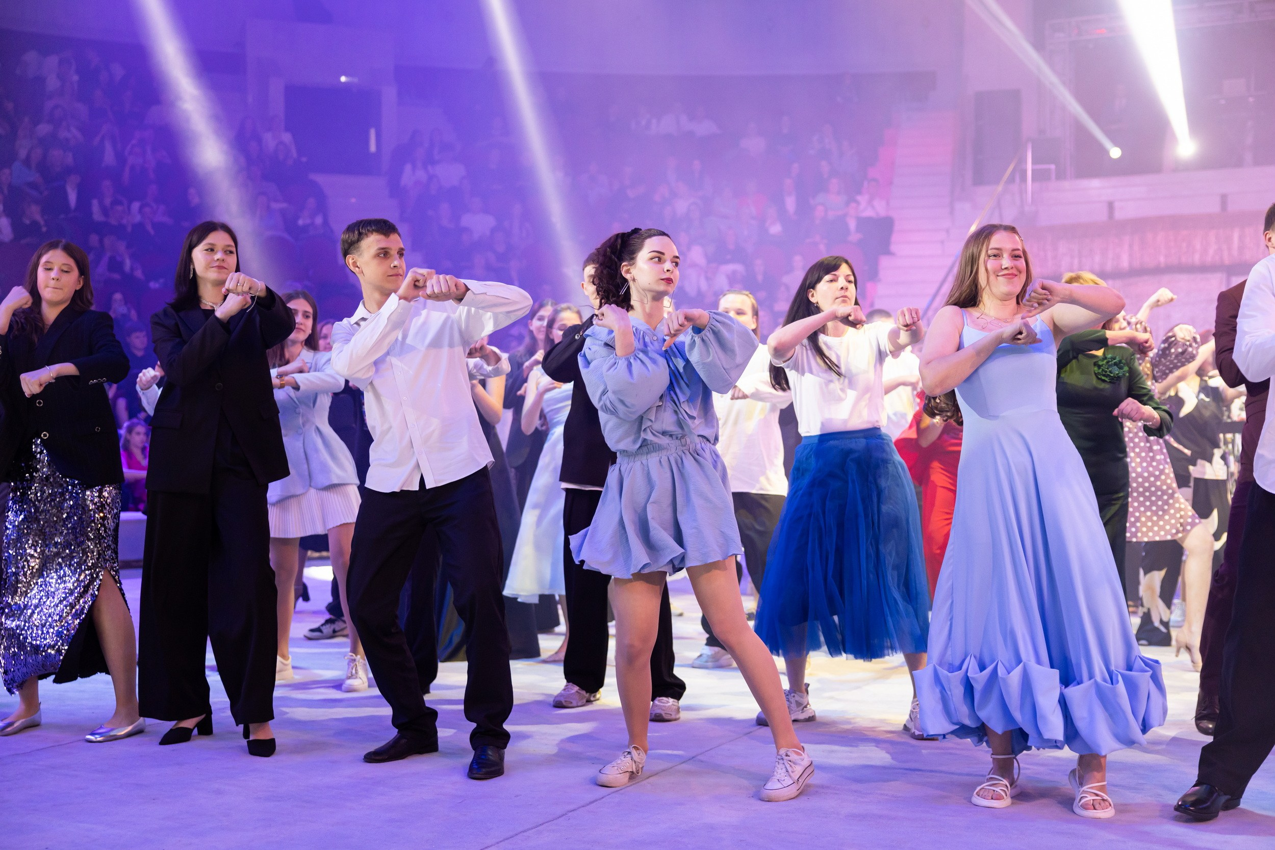 Городской бал выпускников (24 июня 2025). Репортажный фотограф Алексей Пирязев
